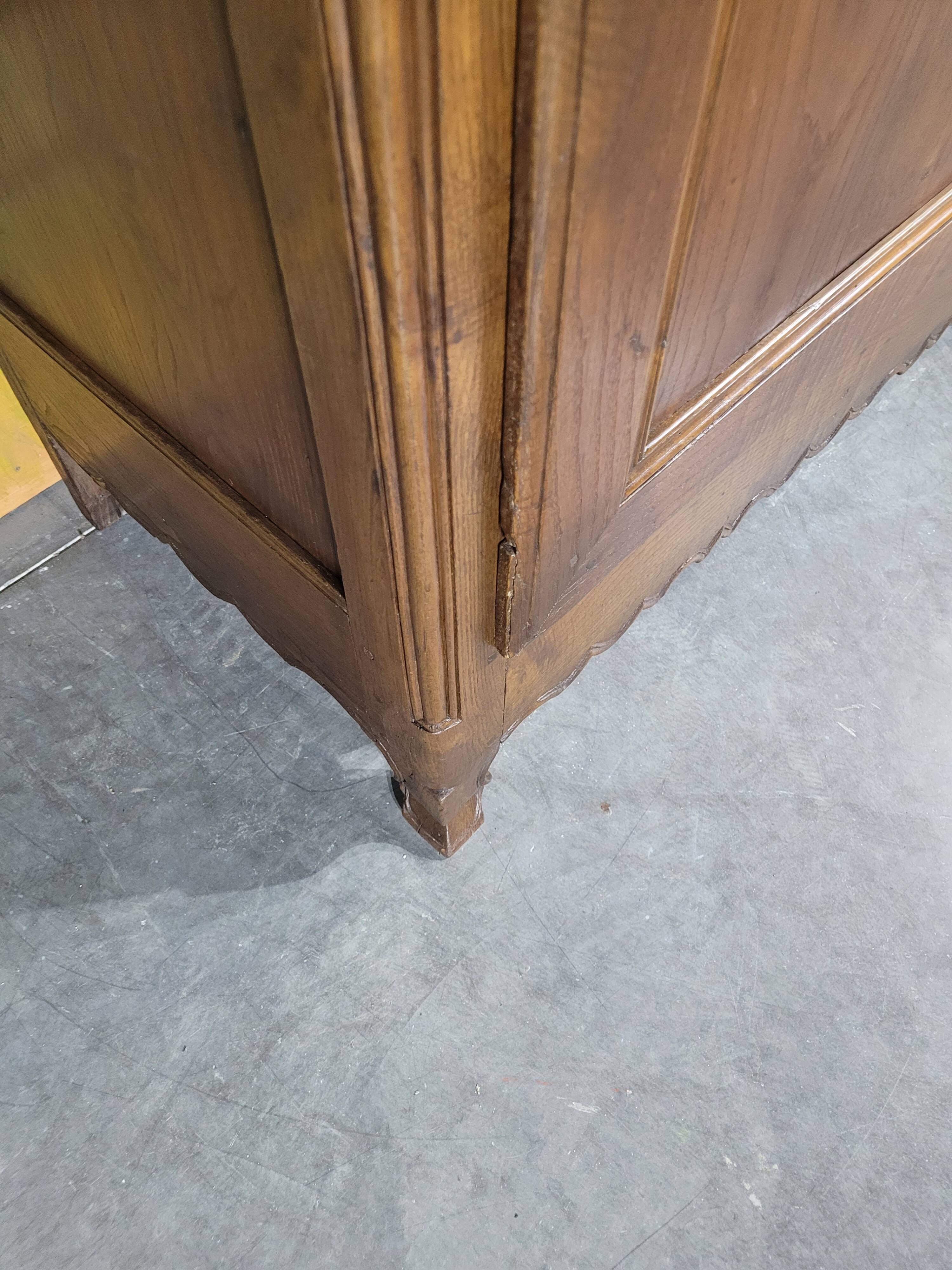 Louis XV oak bonnetière