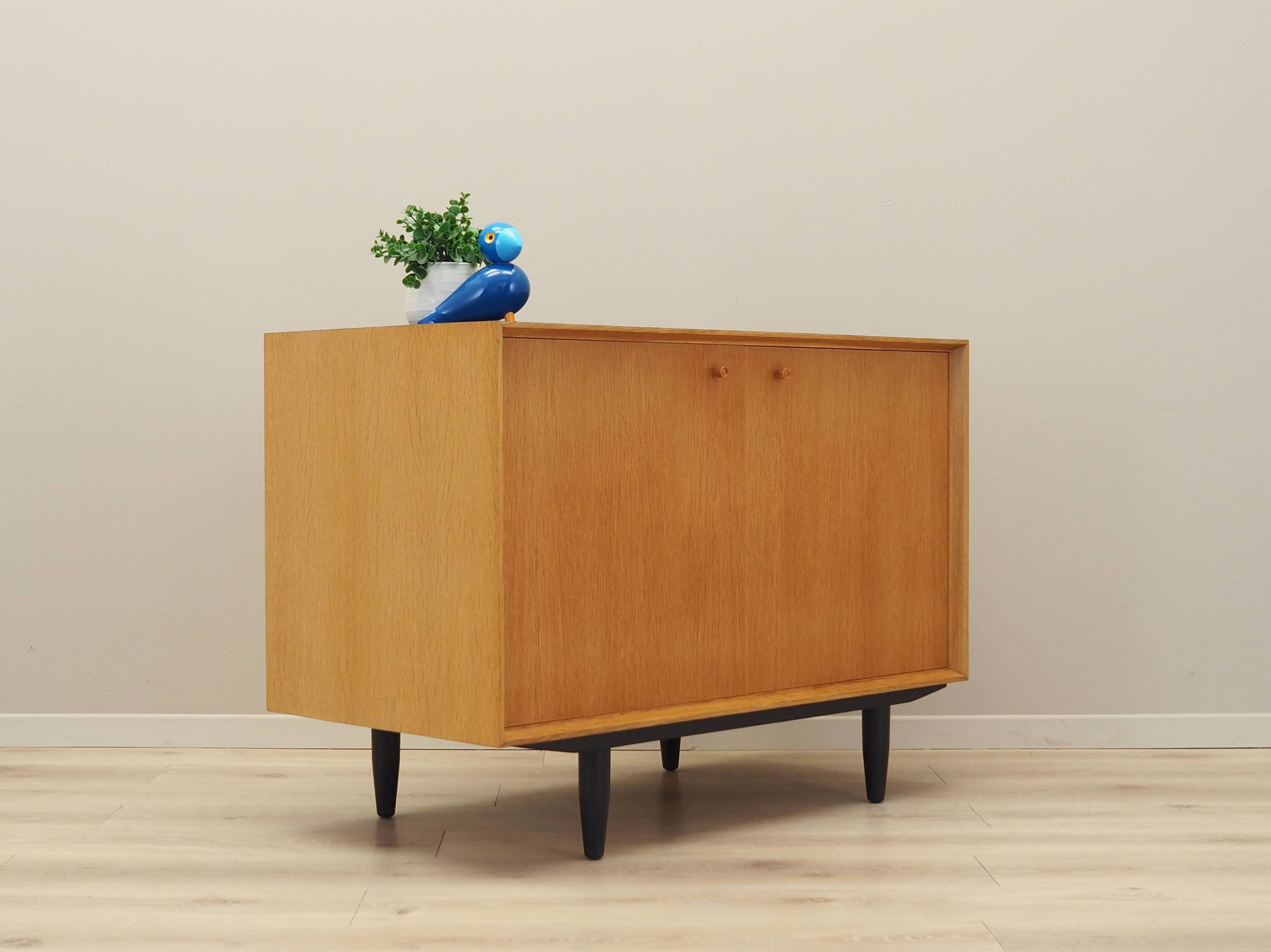Buffet en frêne, design suédois, années 1970, production : Suède