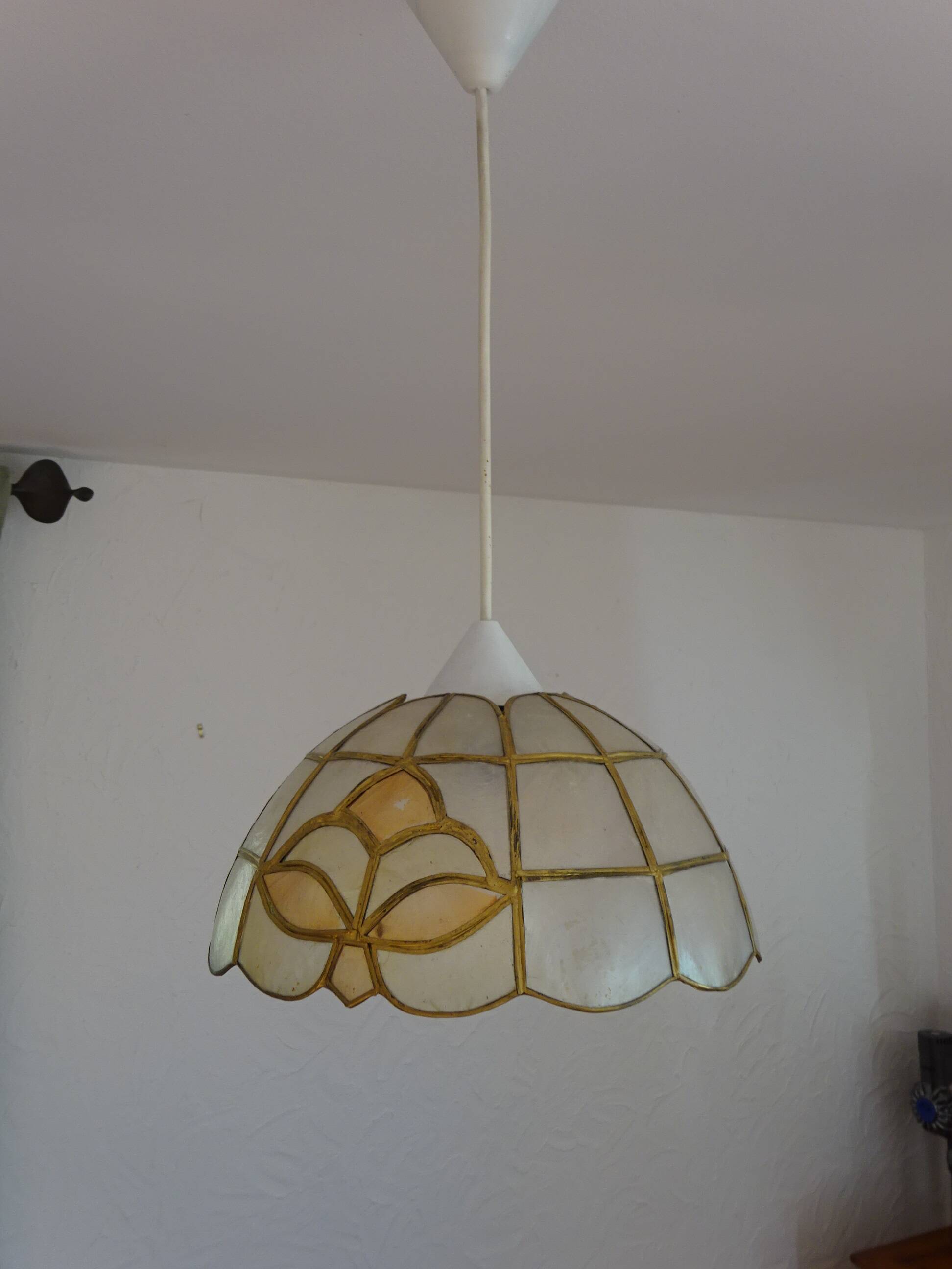 Lustre vintage en nacre et laiton