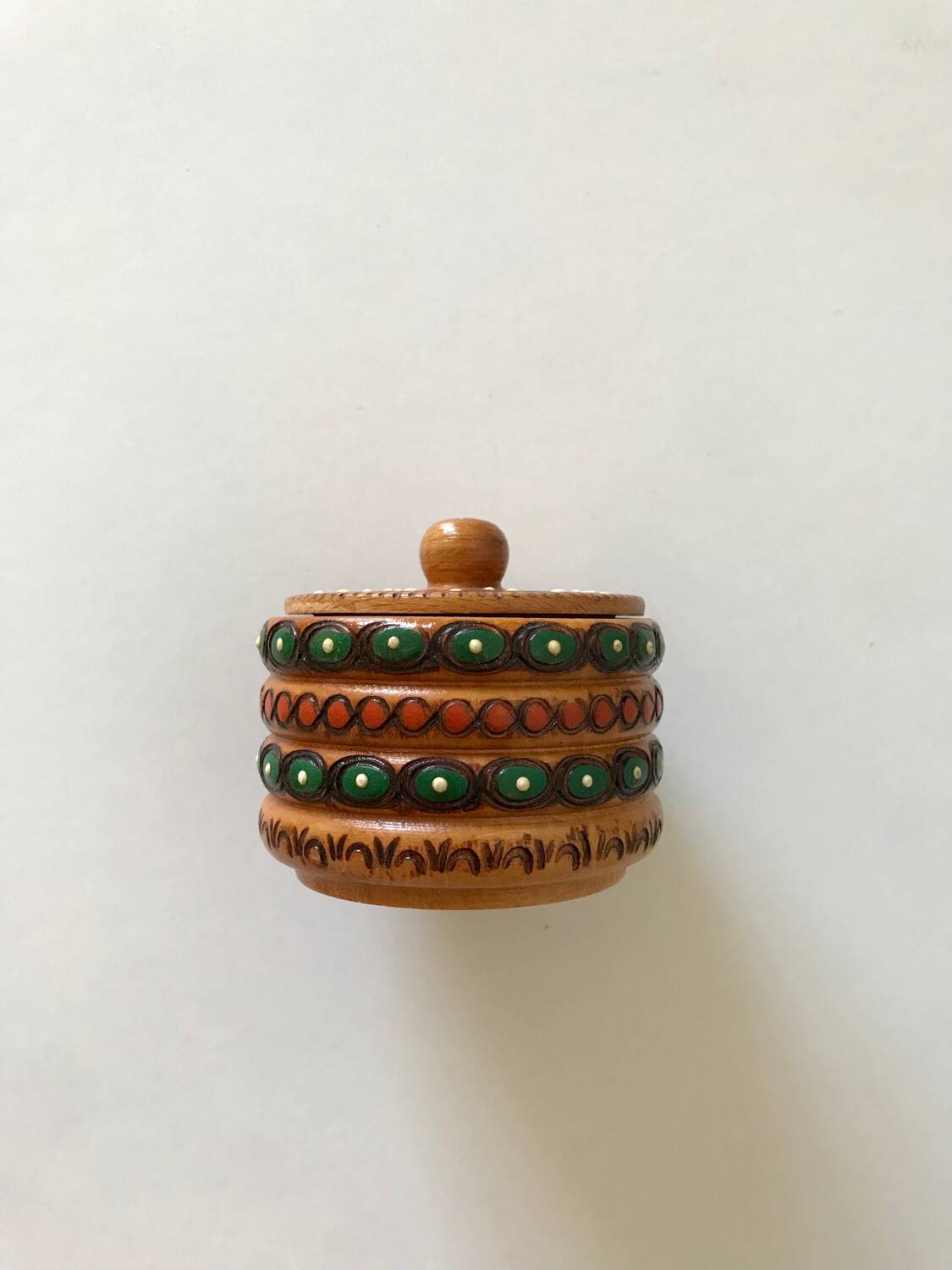 Vintage small round box with lid in light wood carved in relief decorated painted