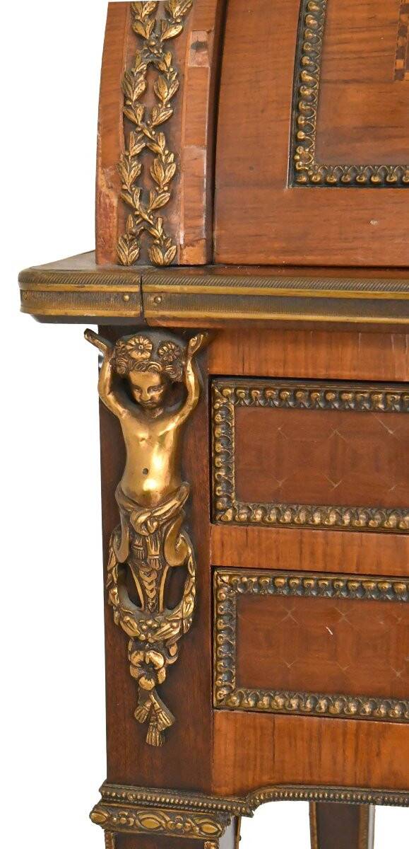 Bureau à cylindre de style Louis XVI en marqueterie