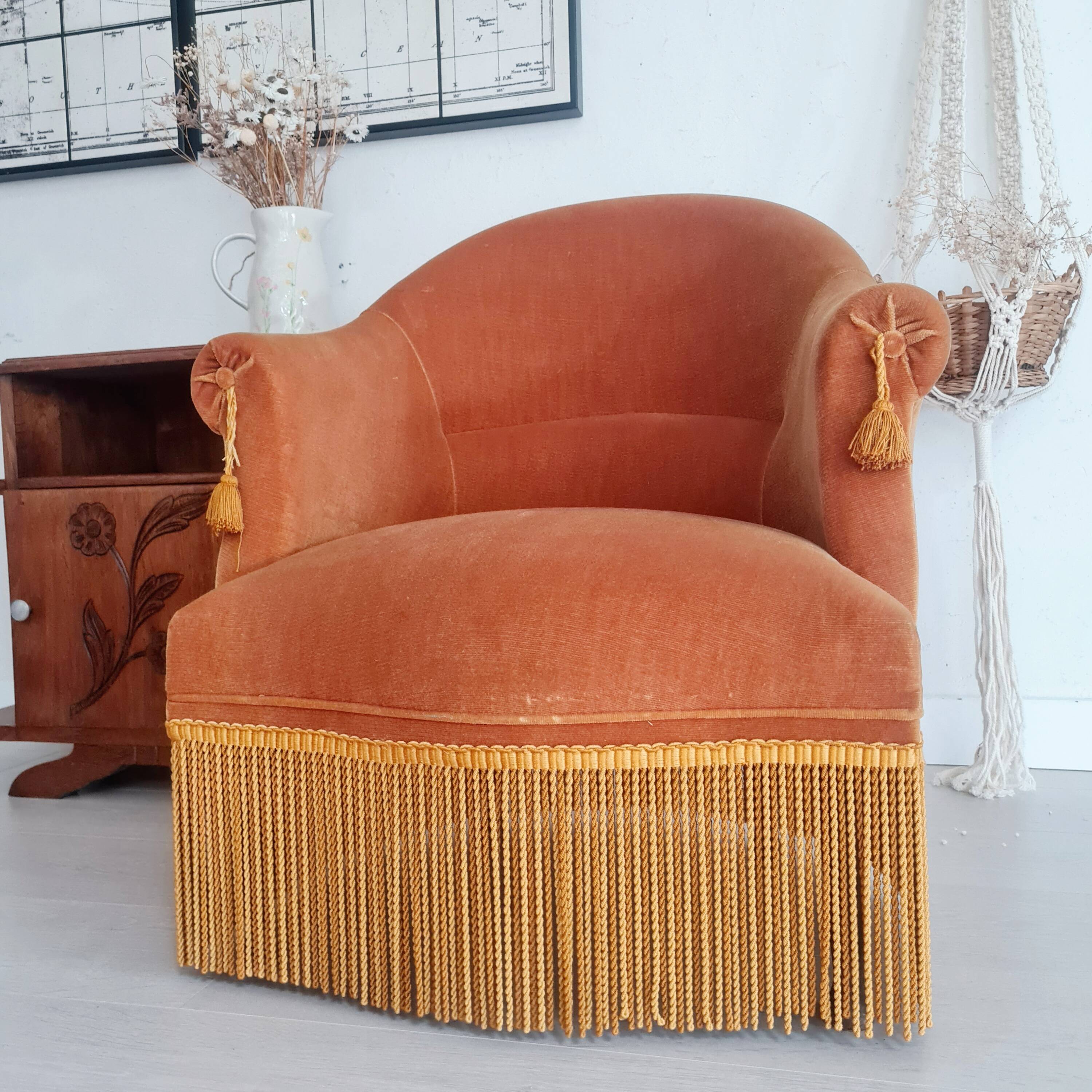 Toad armchair in gold velvet