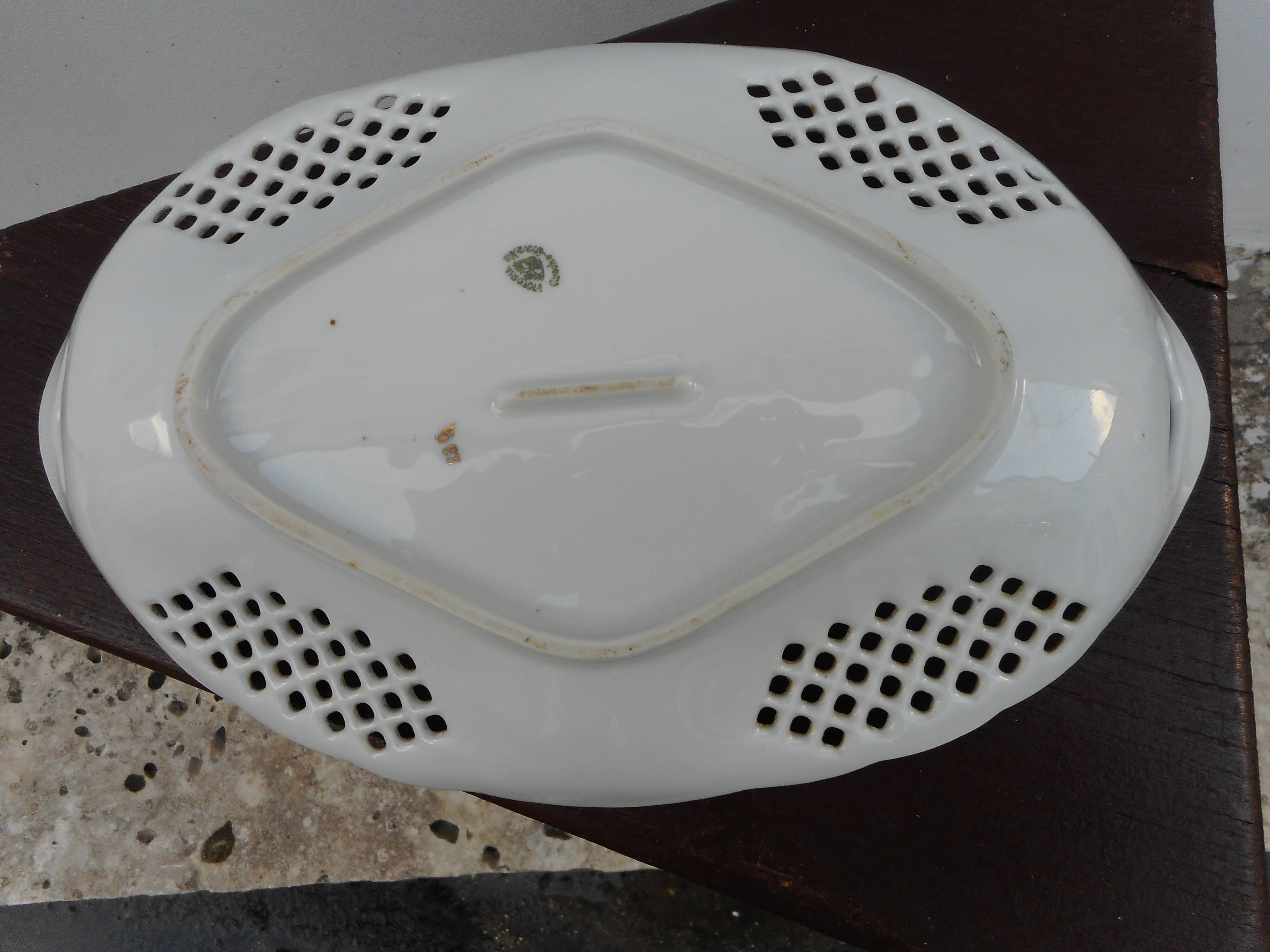 Porcelain dish floral decoration