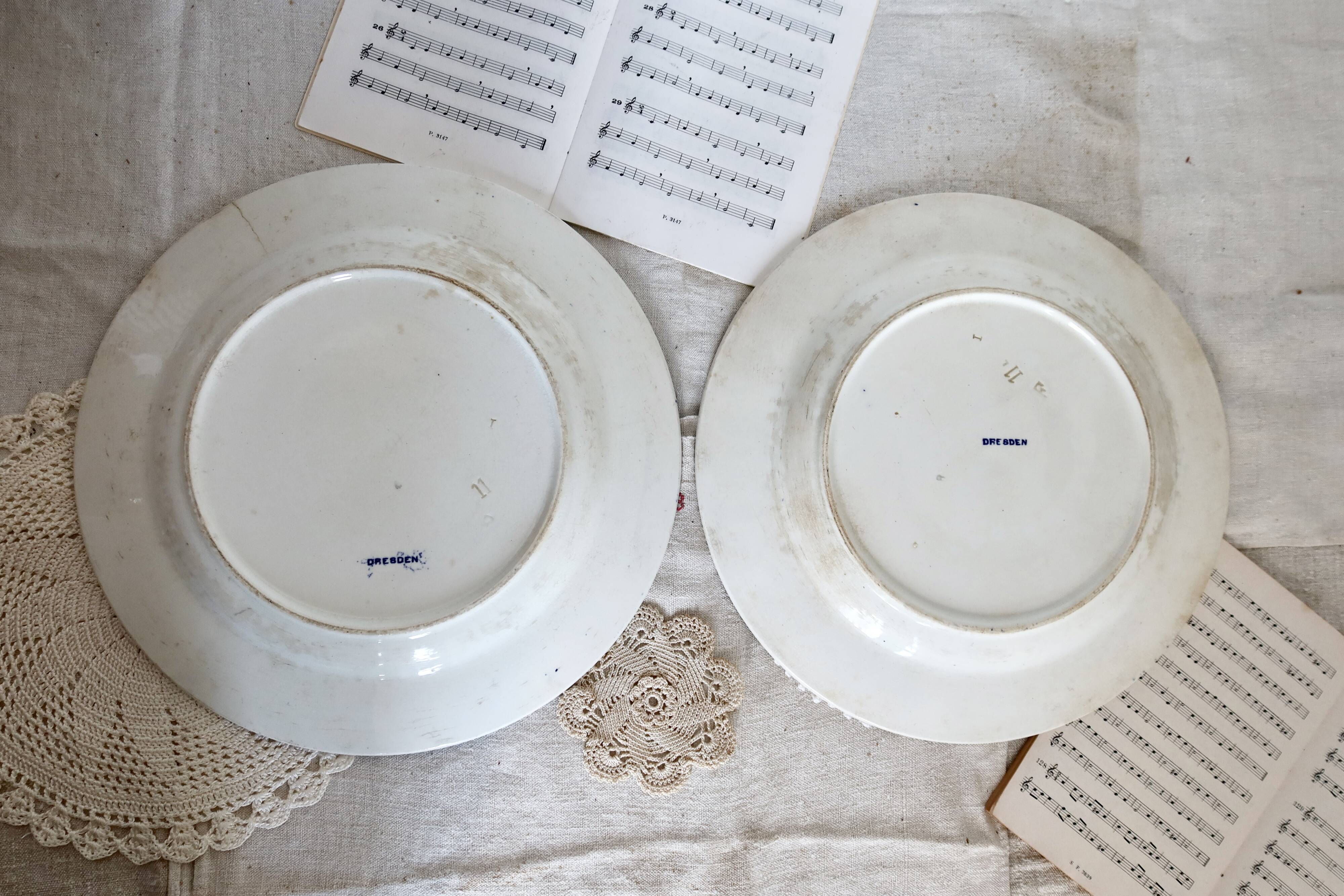 Round serving dishes - Rare Dresden porcelain
