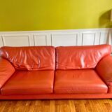 3-seater canapé in tawny leather, Ascot model by Roche Bobois.