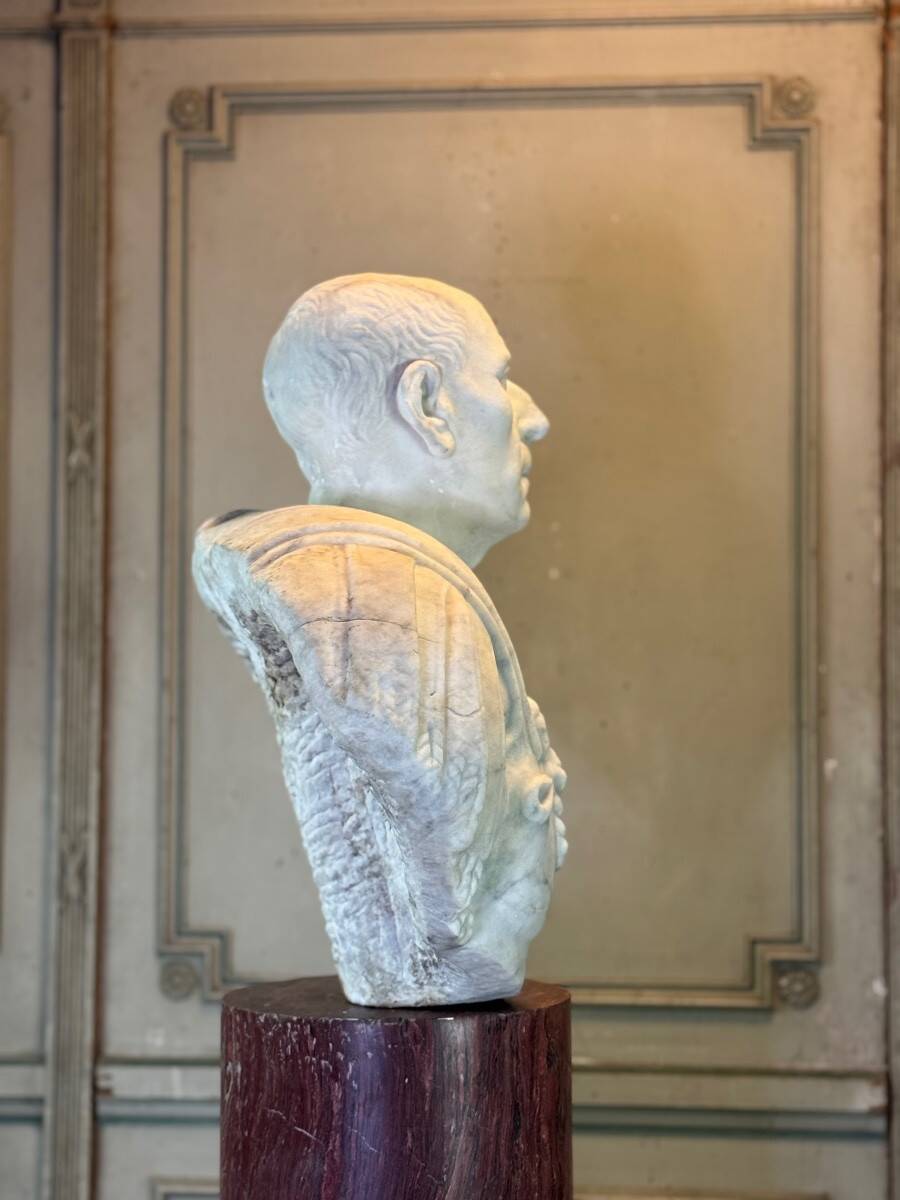 Bust of Emperor Galba, white Carrara marble, 18th century.