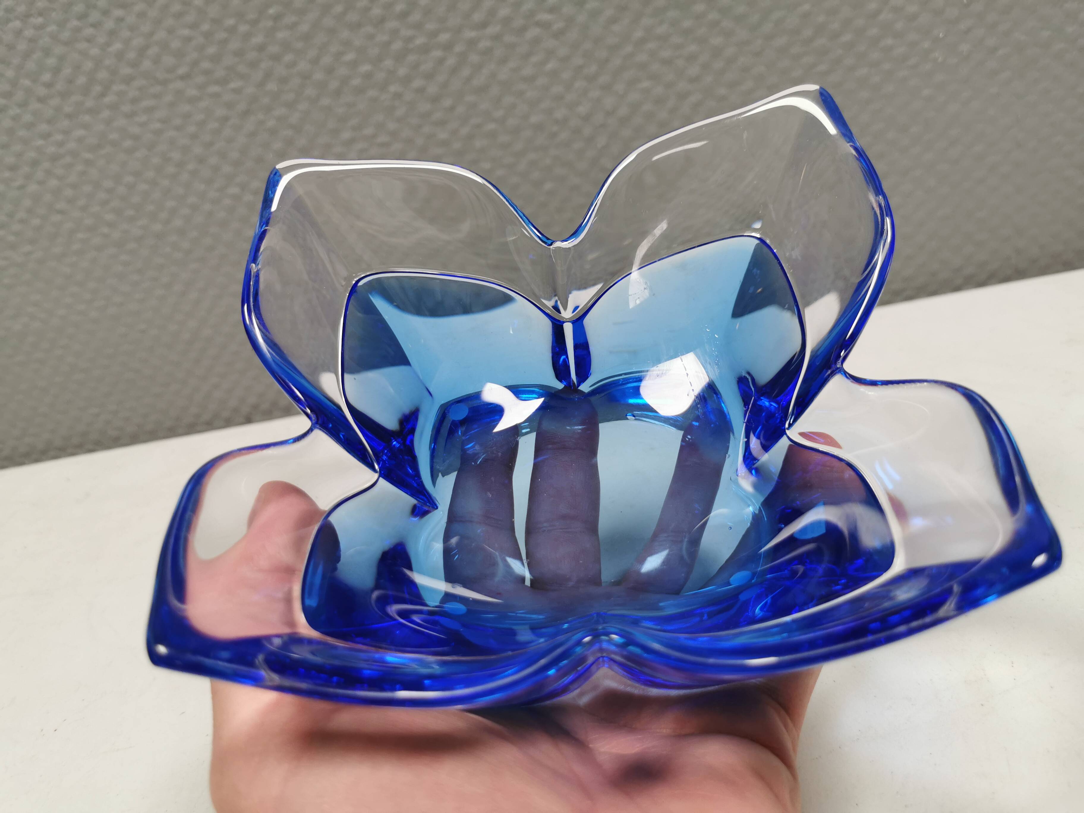 Lotus Glass bowl in mouth-blown glass from Swedish Orrefors 1988.