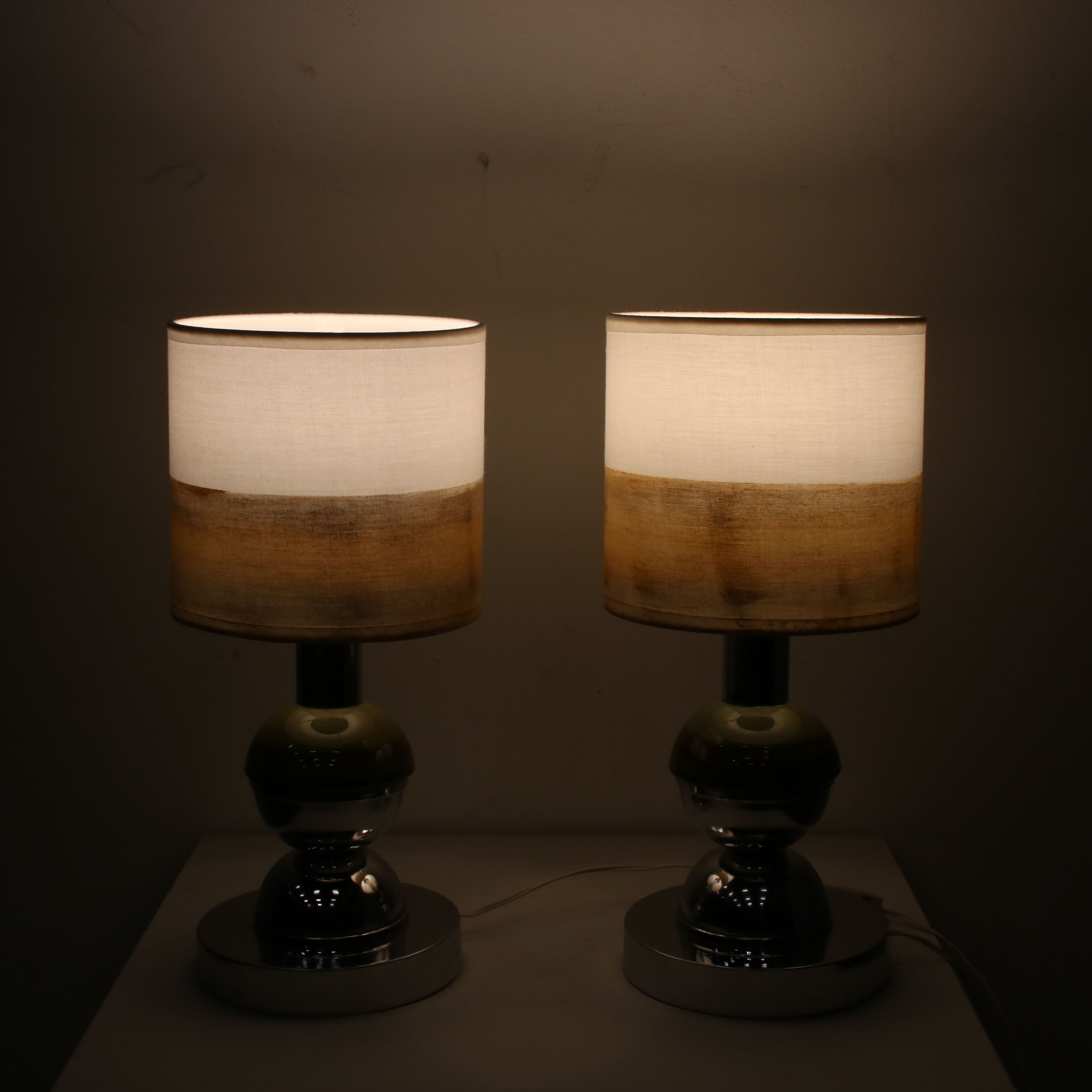 1970s pair of bedside / table lamps