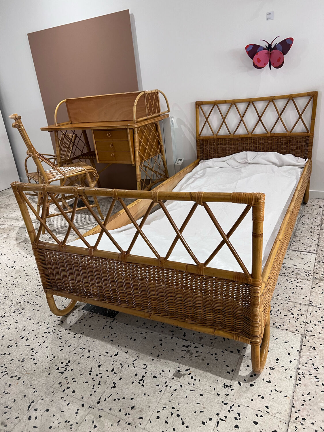 Vintage 1 place rattan bed