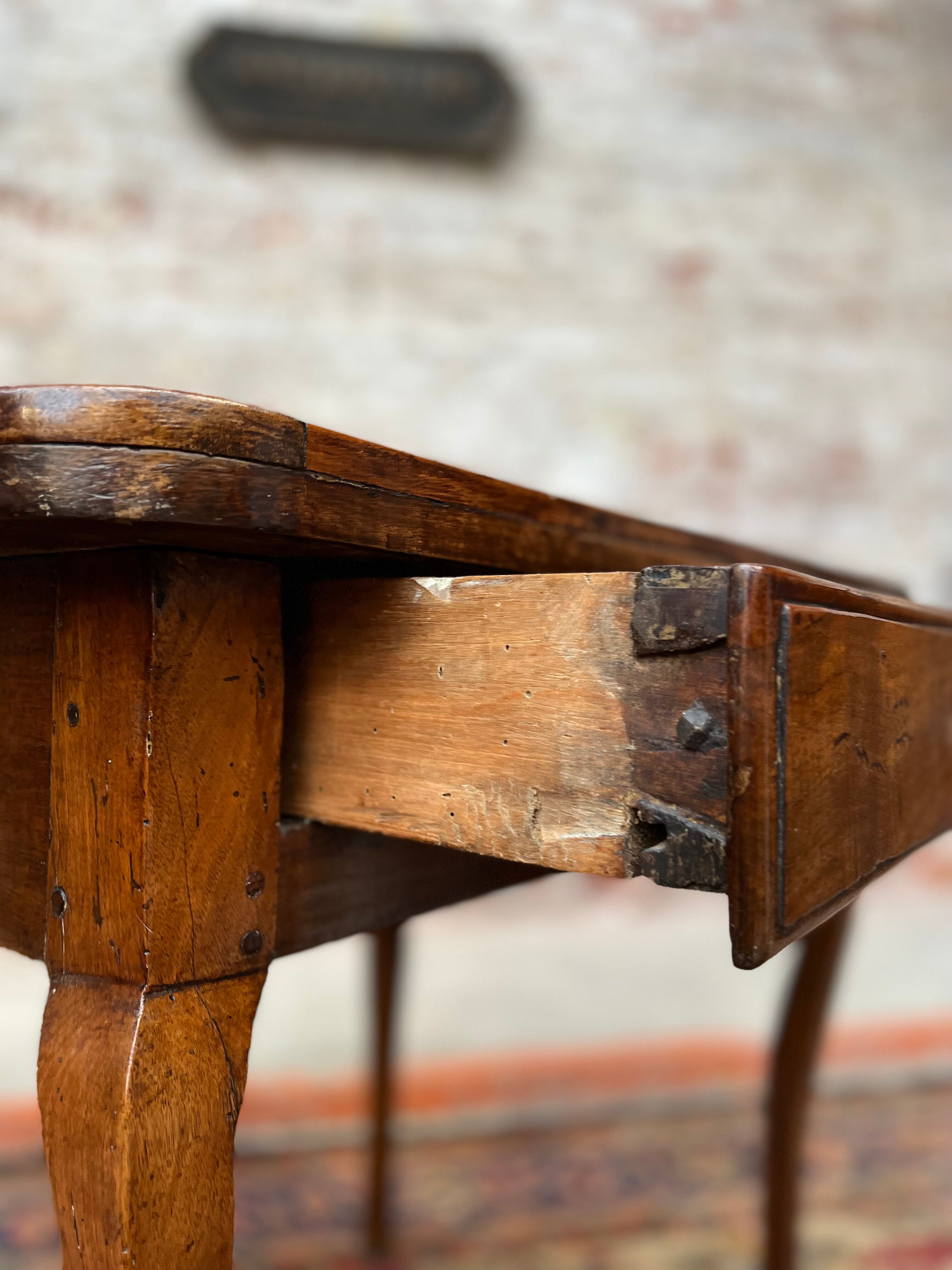 Cabaret table in walnut stamped period Louis XV XVIII th century