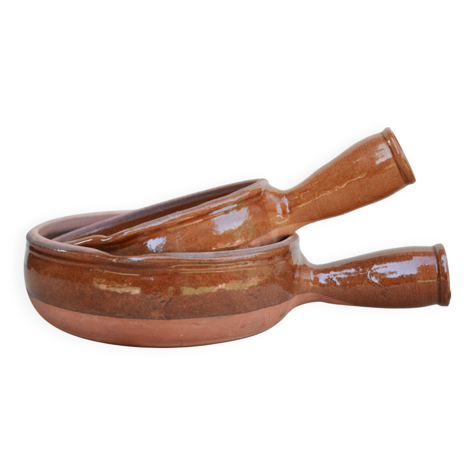 Flat glazed earthenware fondue pot