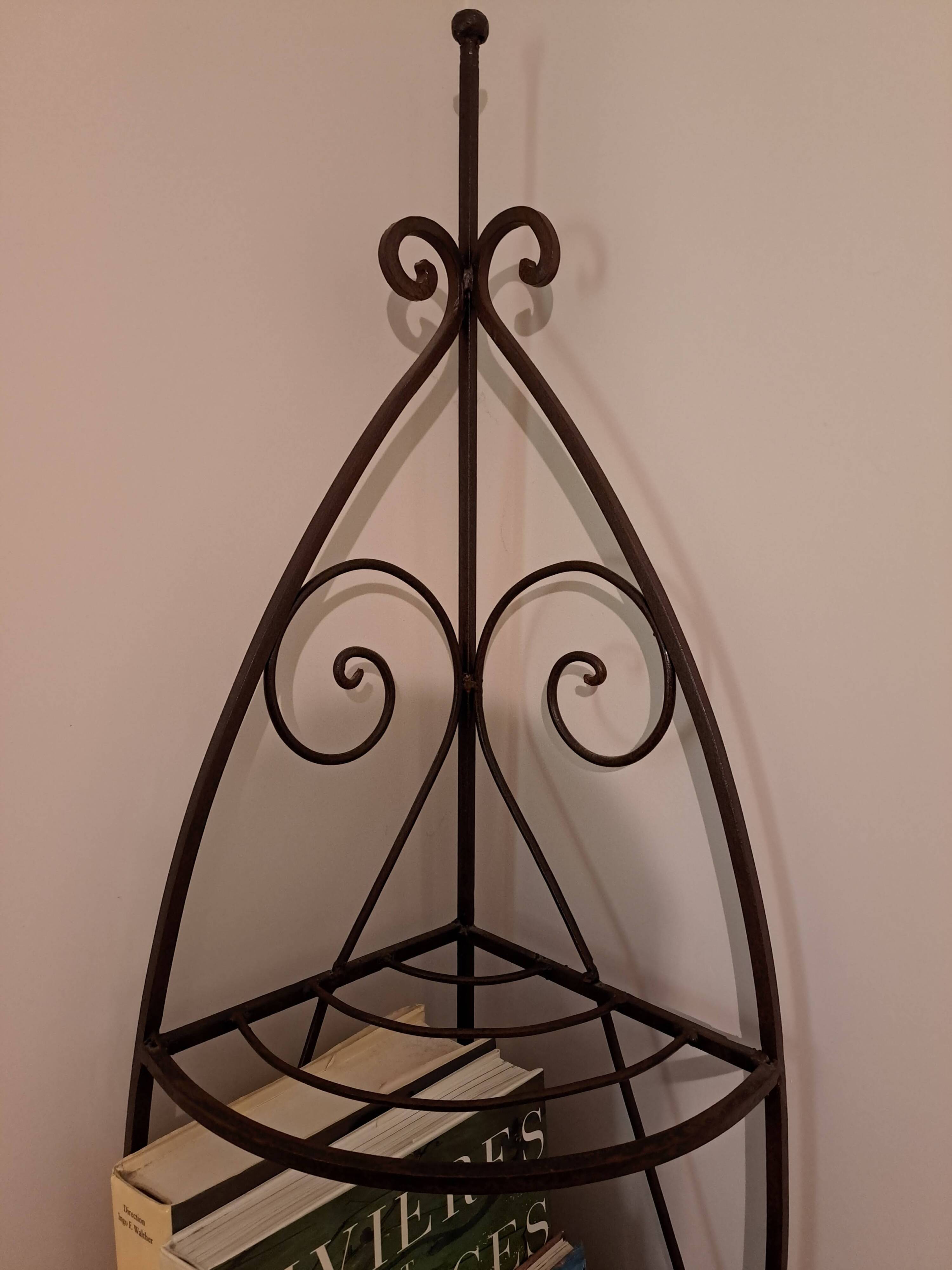 Etagère d'angle en fer forgé - artisanat marocain