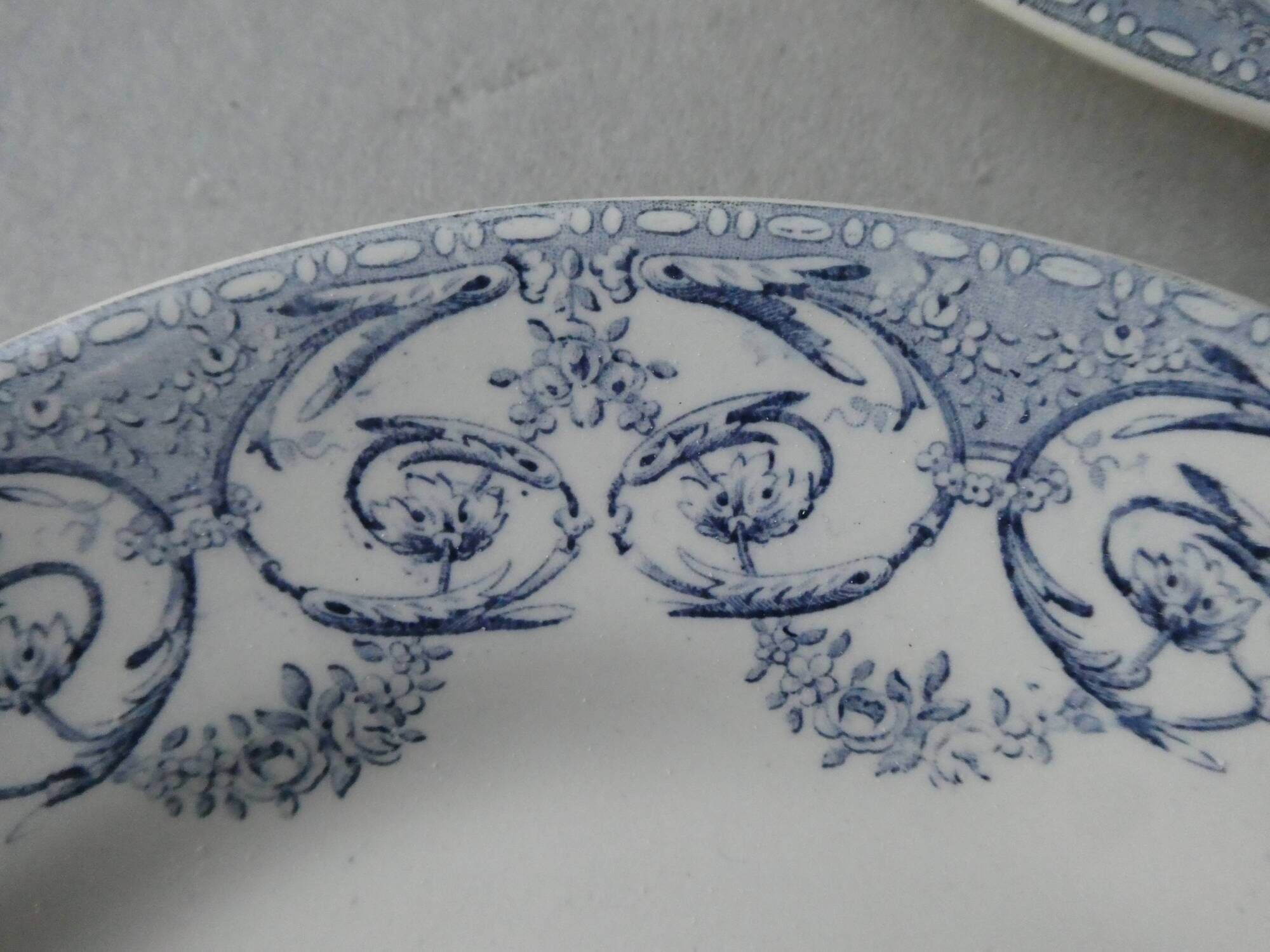 Set of 3 plates and 1 ravier Creil Montereau Terre de Fer, Dubarry décor