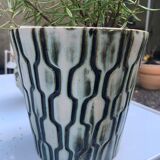 Pot cover with geometric decoration