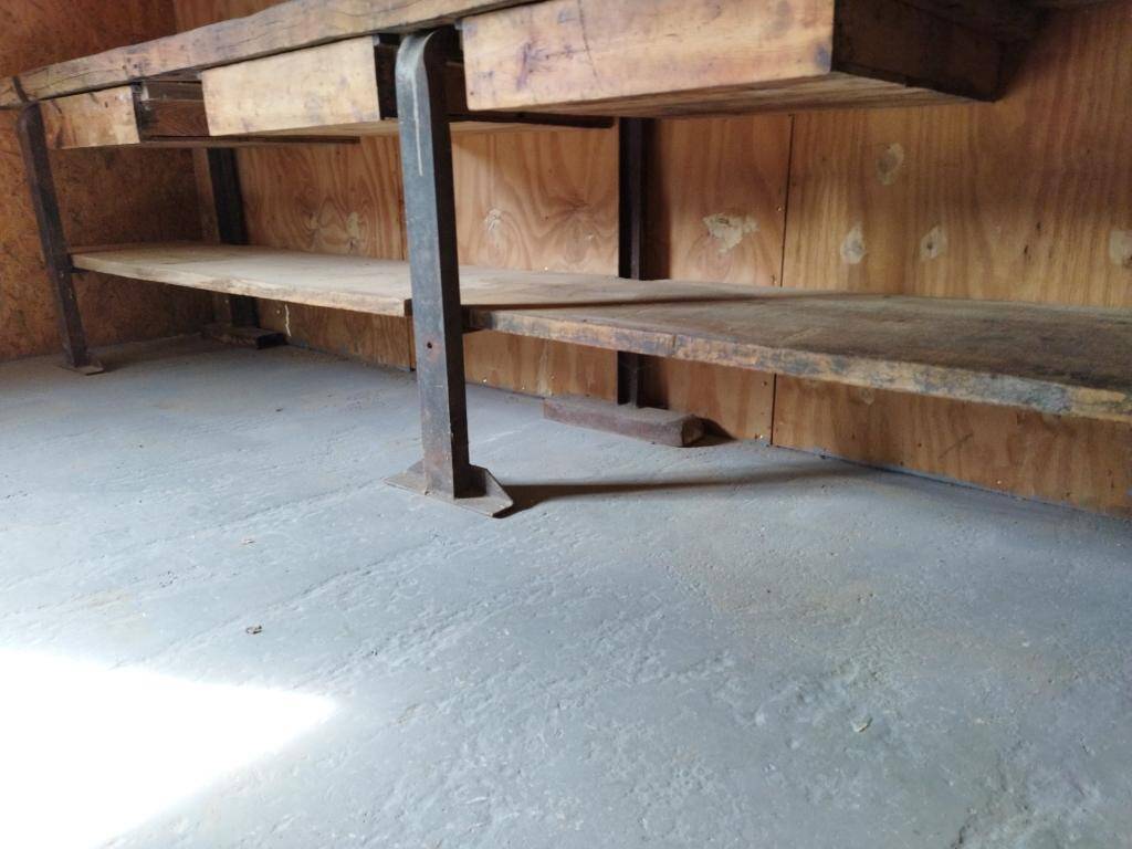 Solid wood workbench heavy goods vehicle garage