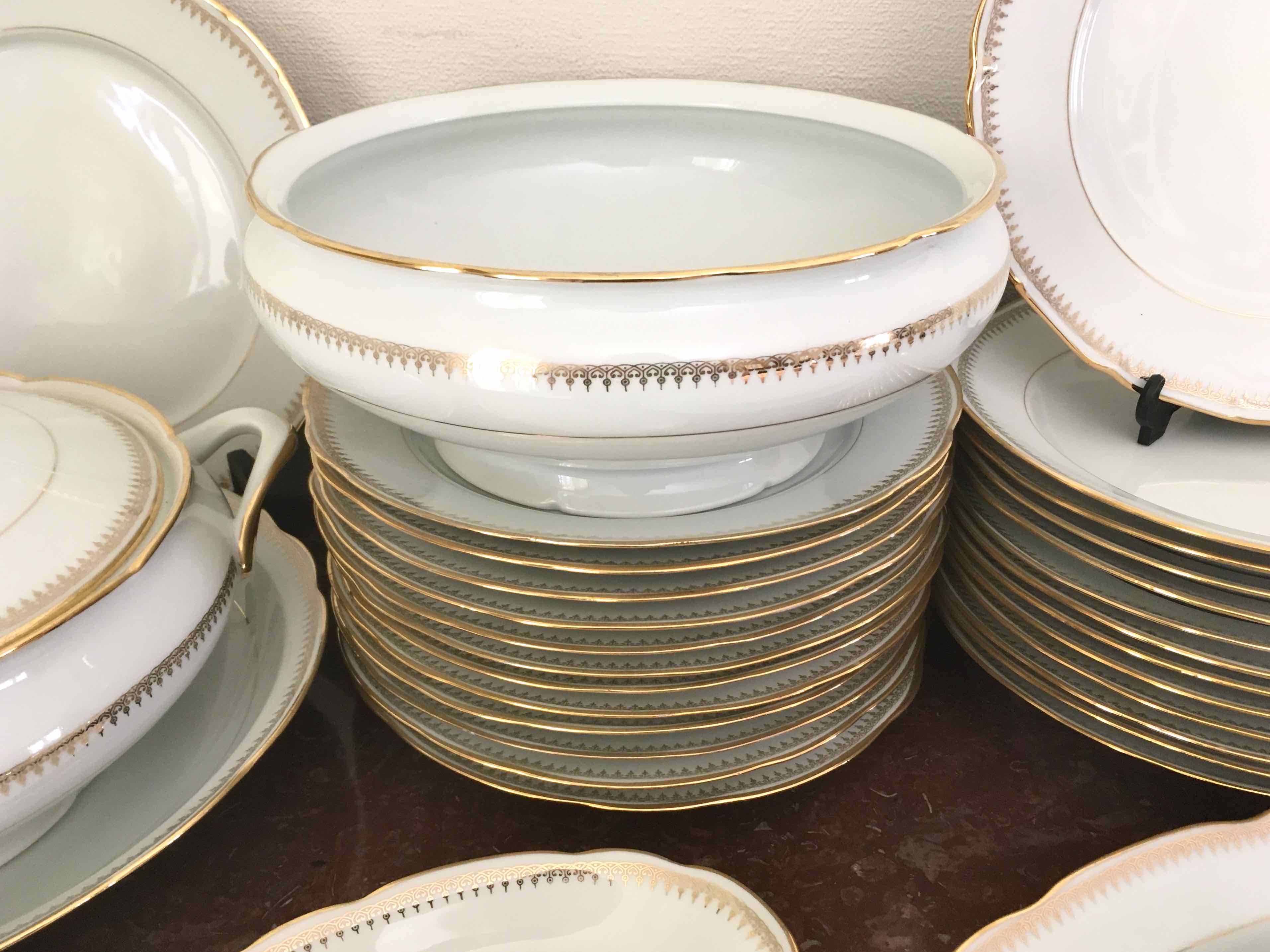 Service plates for 12 people 33 pieces Sologne porcelain