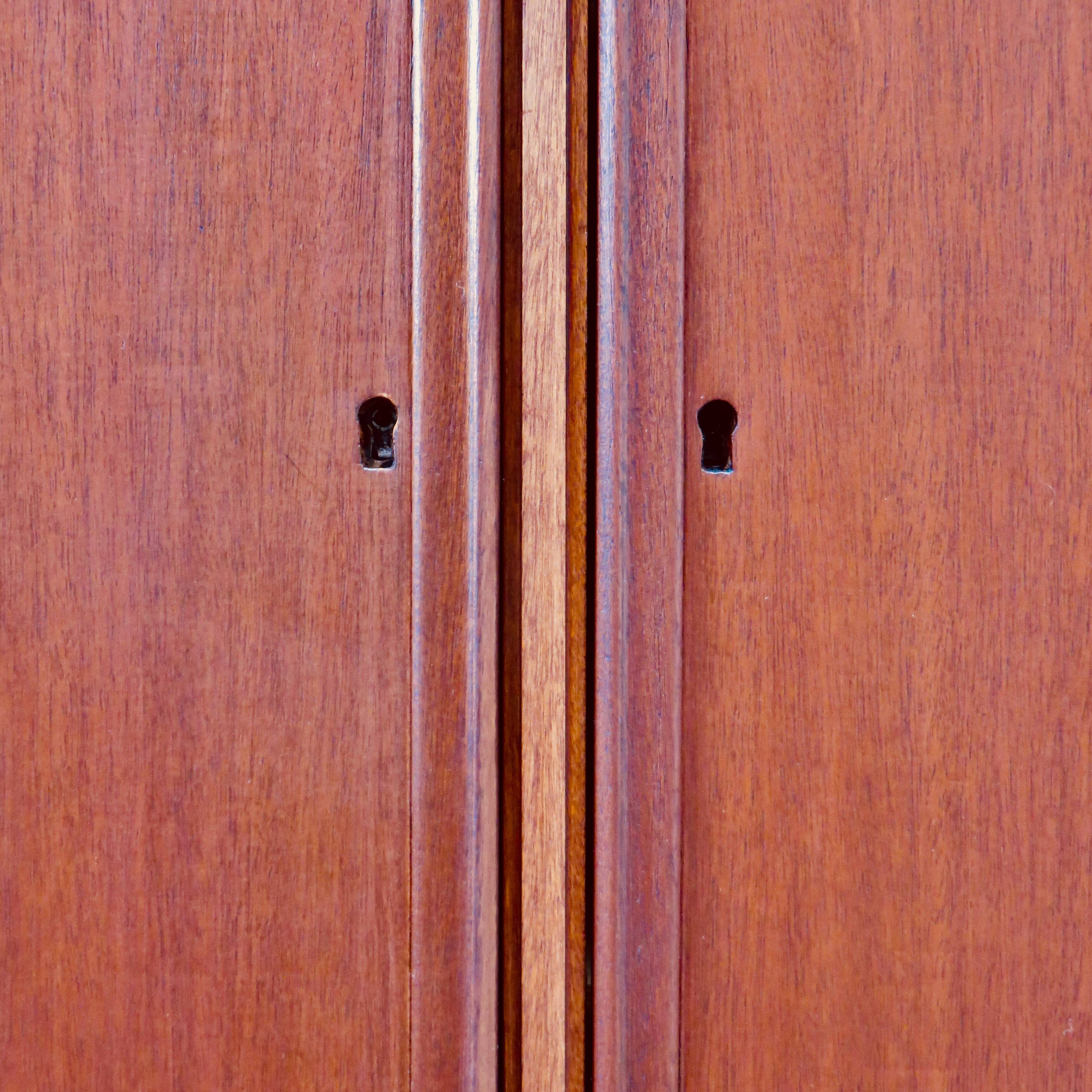 Master cabinetmaker's china cabinet. Denmark 1945/50