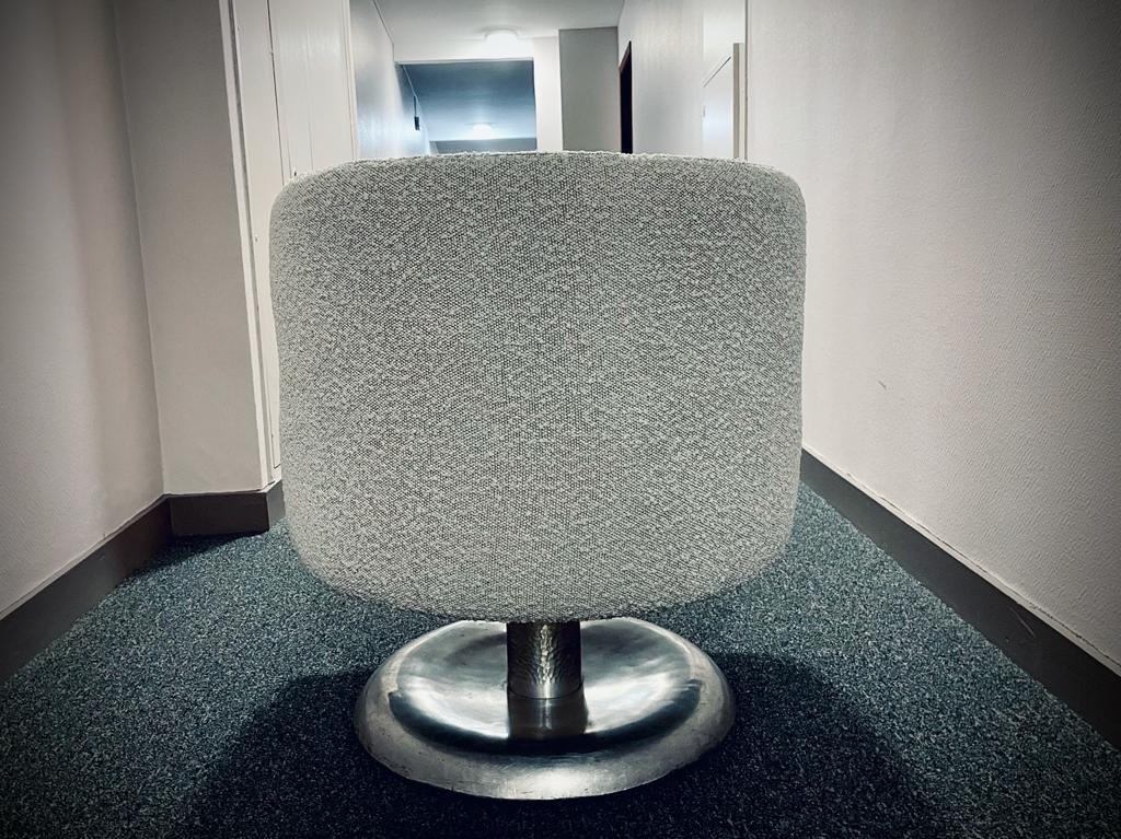 Swivel design armchair from the 50s completely reupholstered