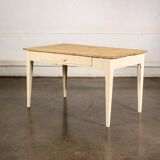 Table de campagne avec tiroir