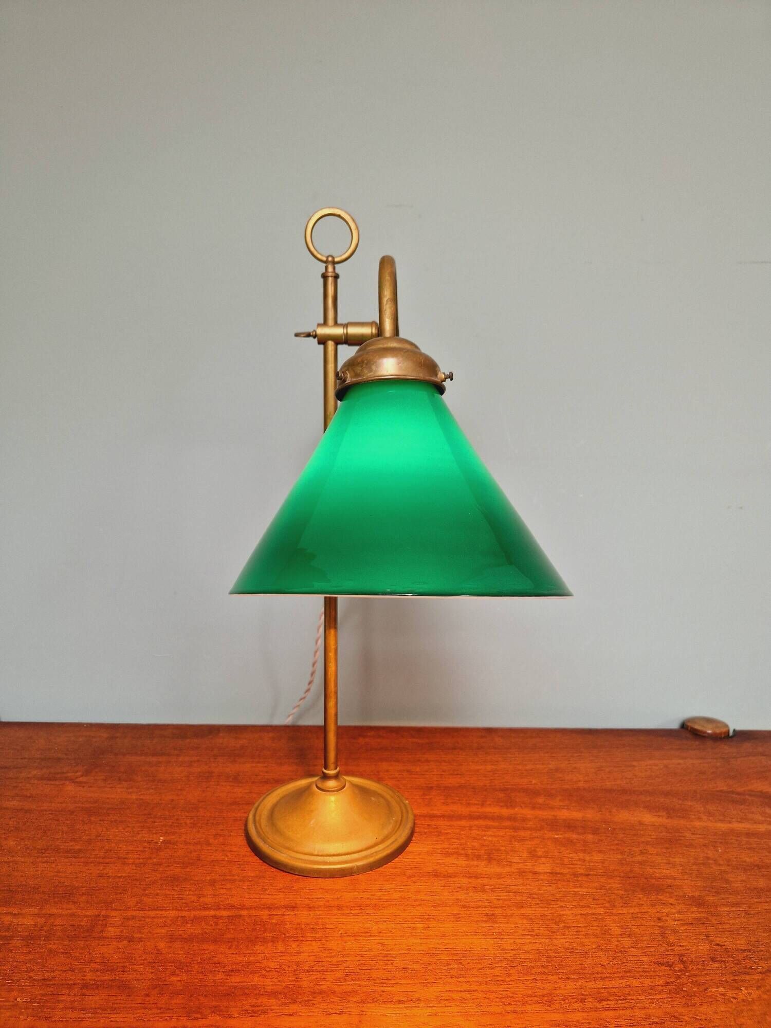 Art Deco desk lamp in brass and conical green opaline, 1920s-30s