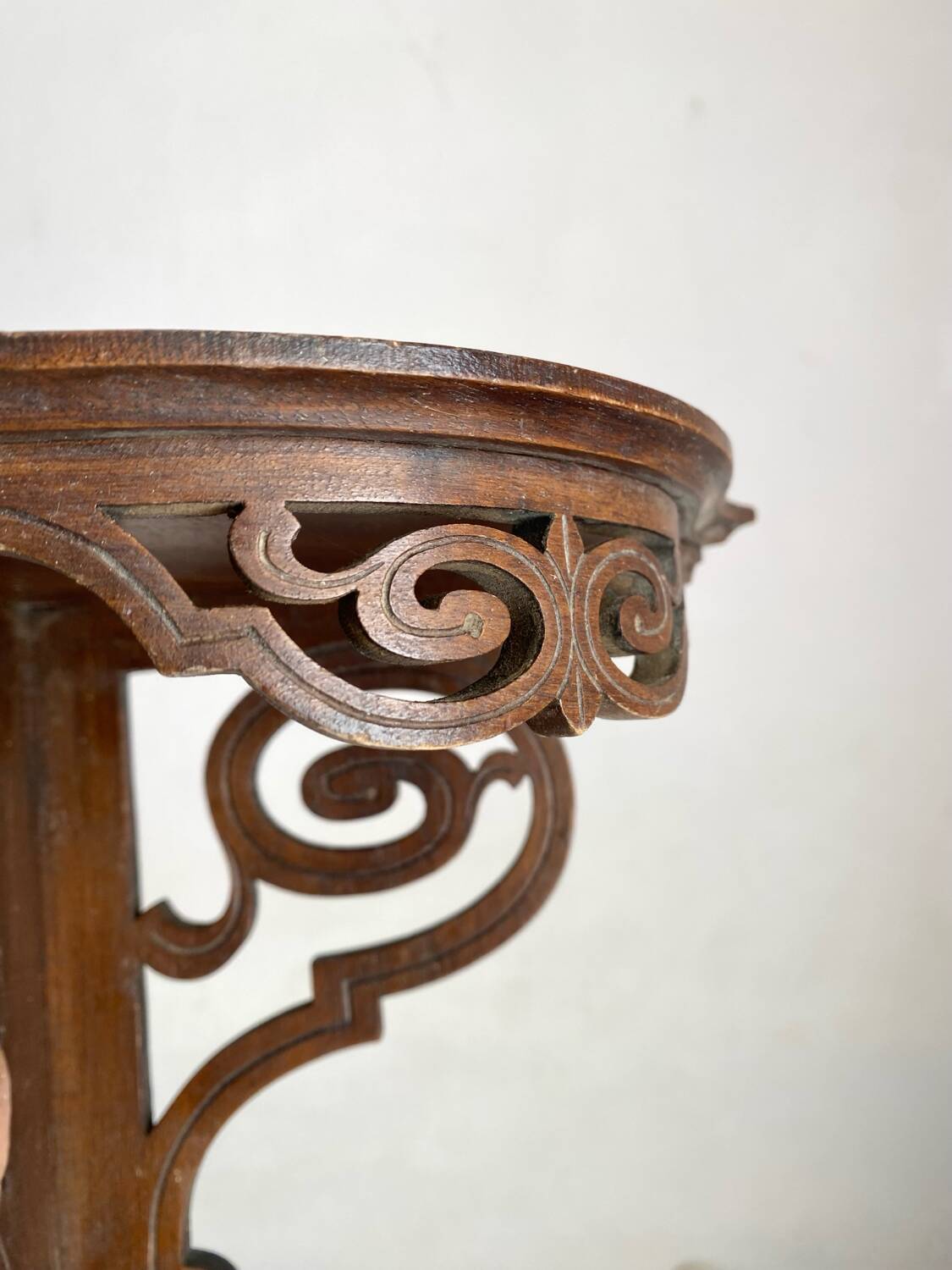 Old corner shelf in openwork wood mp