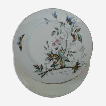 Lot de douze assiettes plates en porcelaine