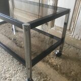 Table basse en métal et verres fumés