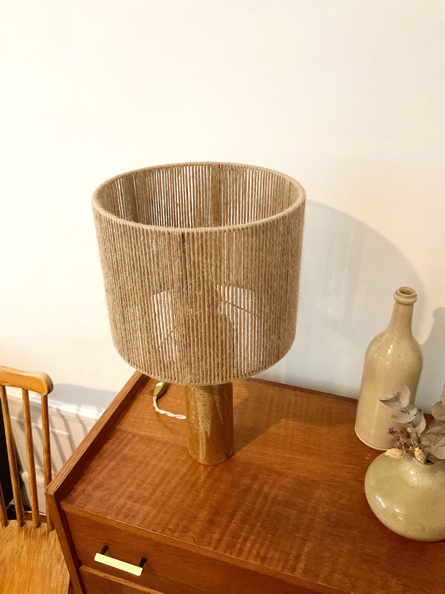 Lampe en grès et fil de jute