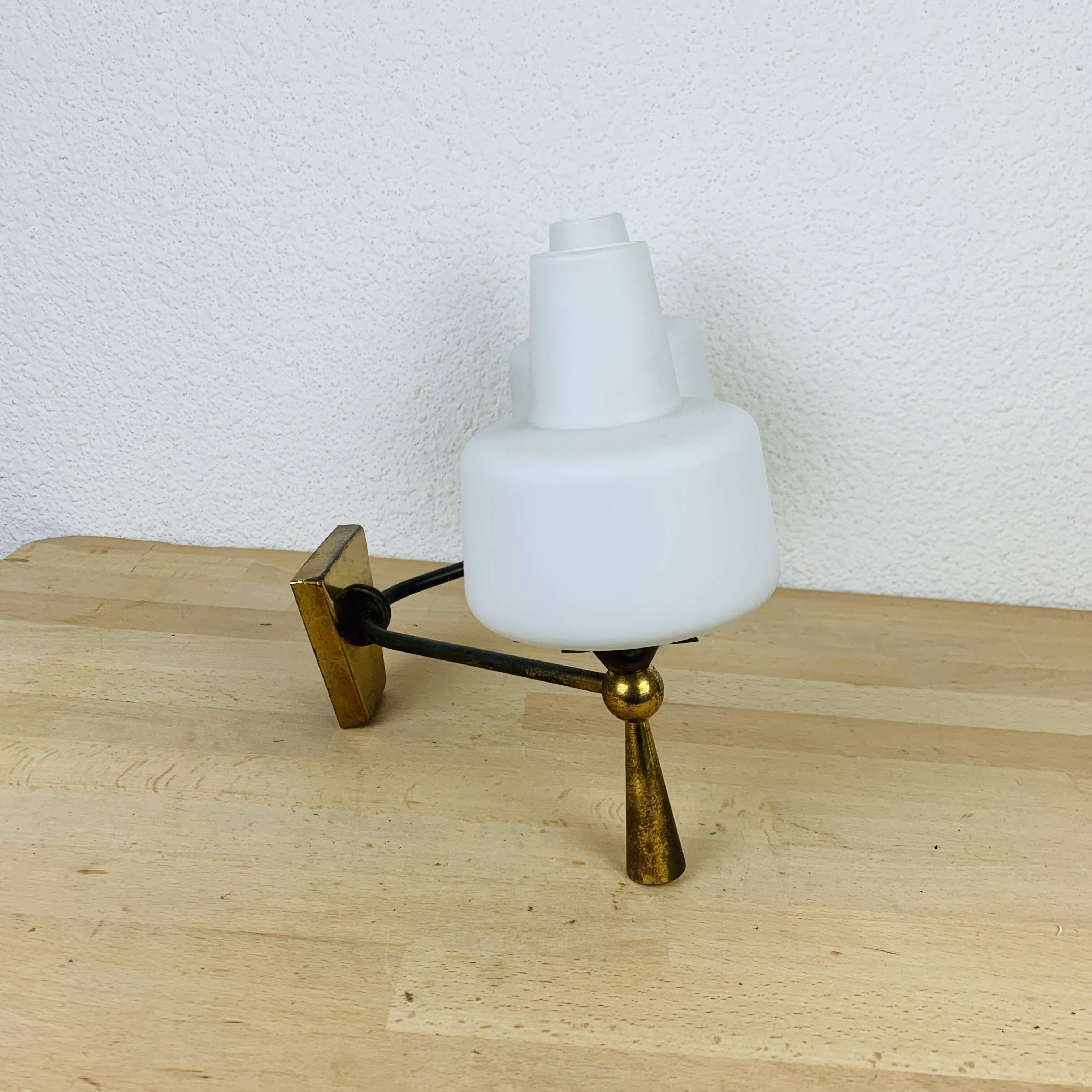 Double opaline and brass wall light from the 50s, lunel, arlus