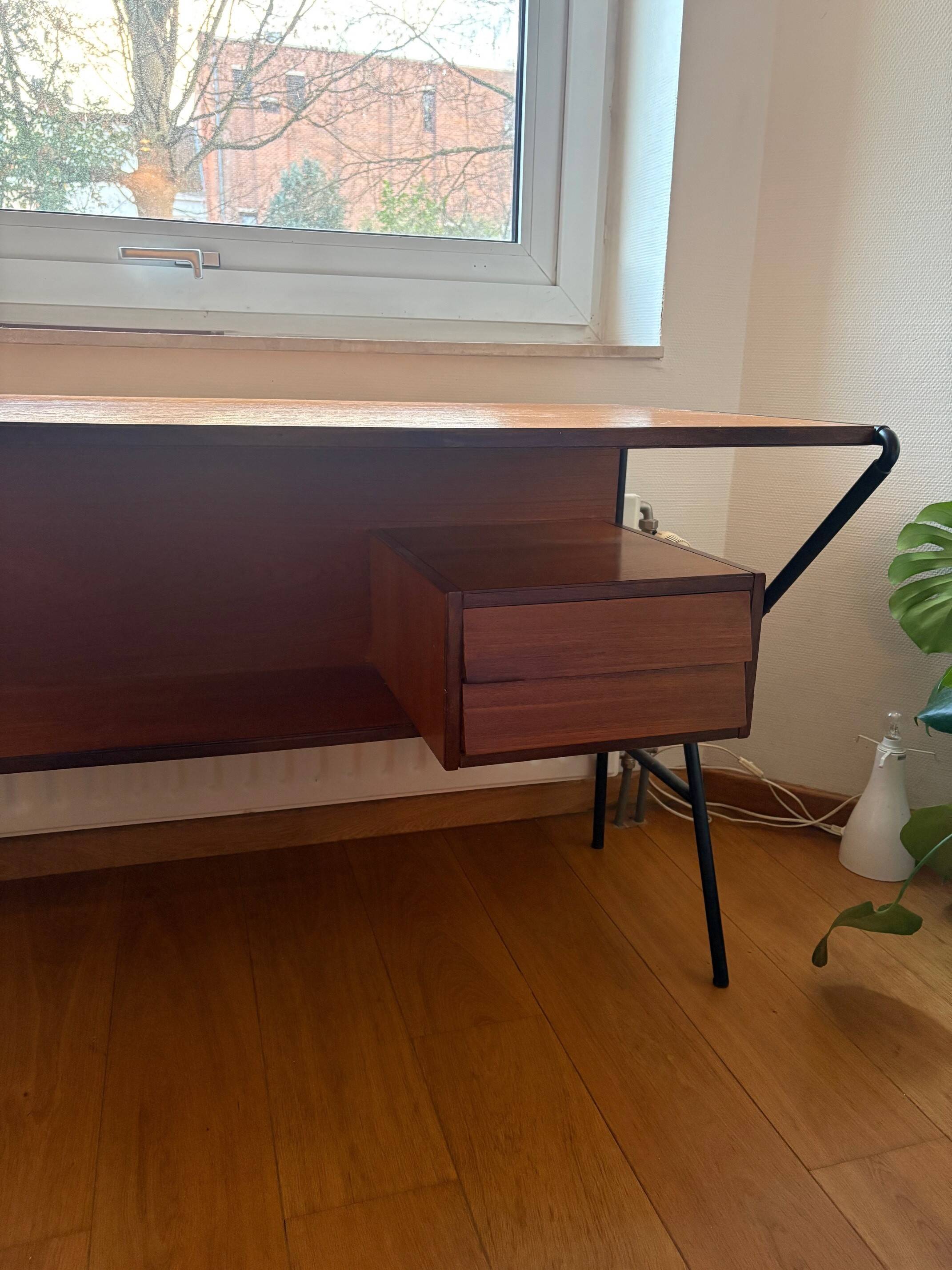 Italian design desk from the 1950s