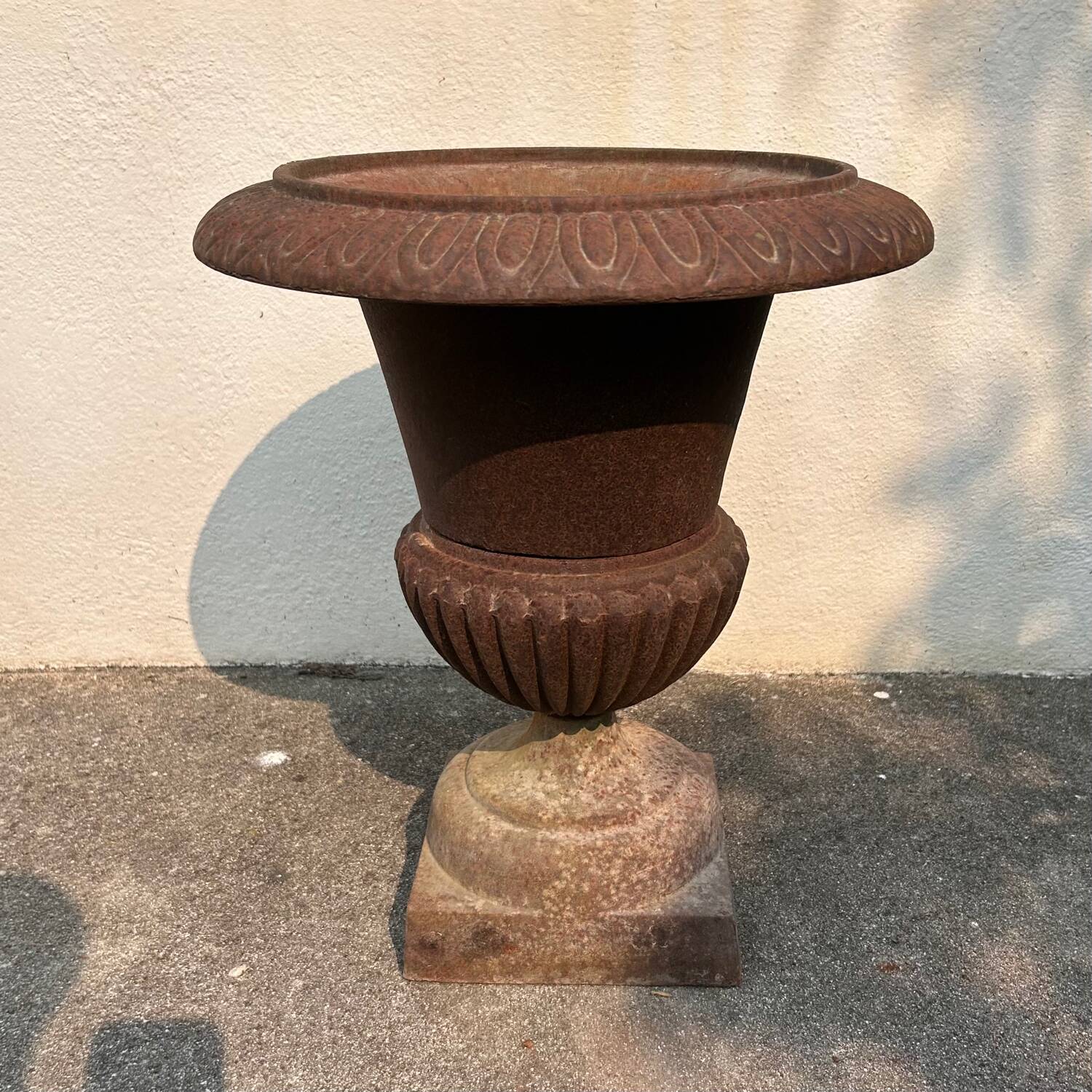 Médicis vase in cast iron