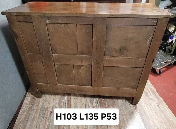 Buffet de style Louis XV en bois fruitier avec éléments ancien du XVIIIeme