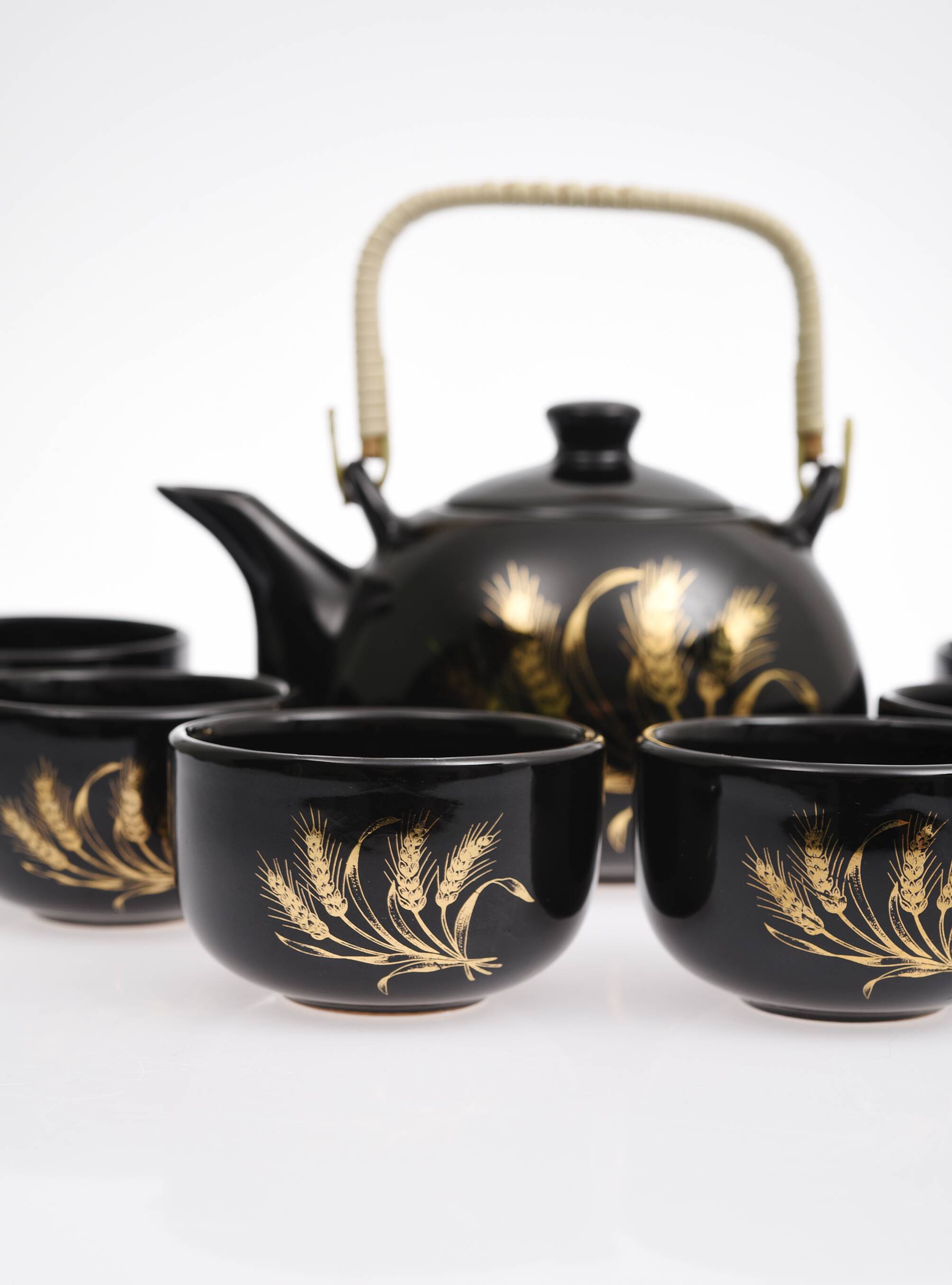 Japanese tea service, teapot and 6 cups, black, gold pattern.
