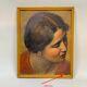 Portrait d’une jeune femme à la boucle d’oreille