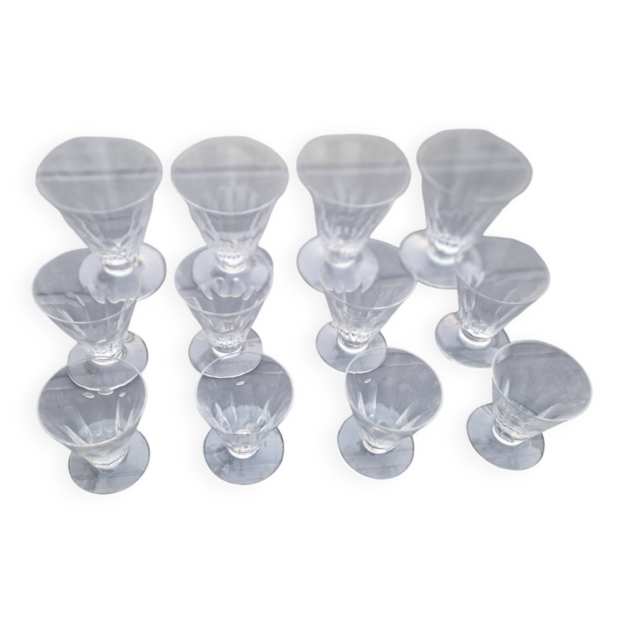 Set of conical glasses for 4 people, cut crystal with 9 flat ribs