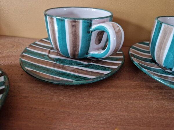 Robert Picault (1919-2000) - Série de 4 tasses et 4 sous tasses en faience