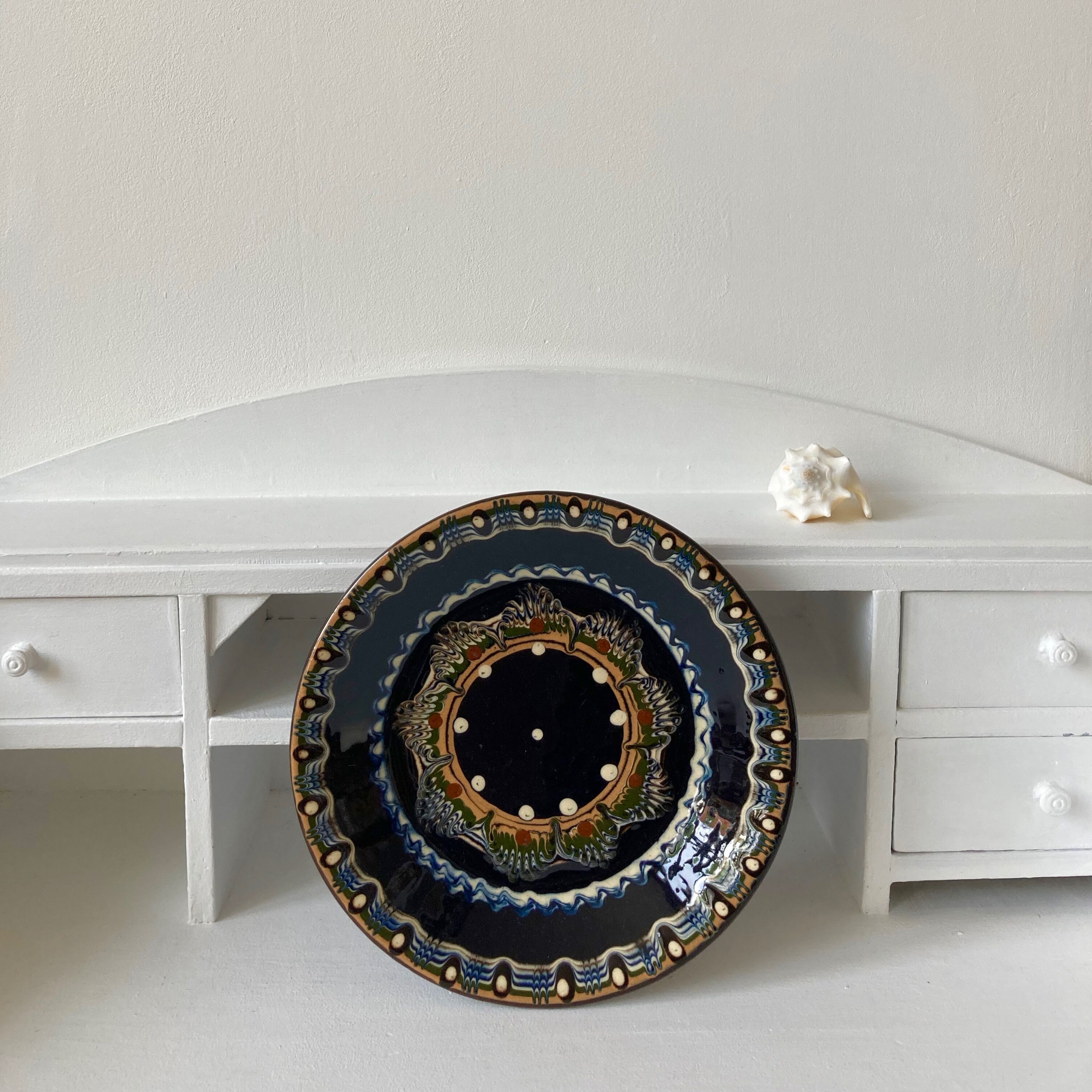 Decorative ceramic plate