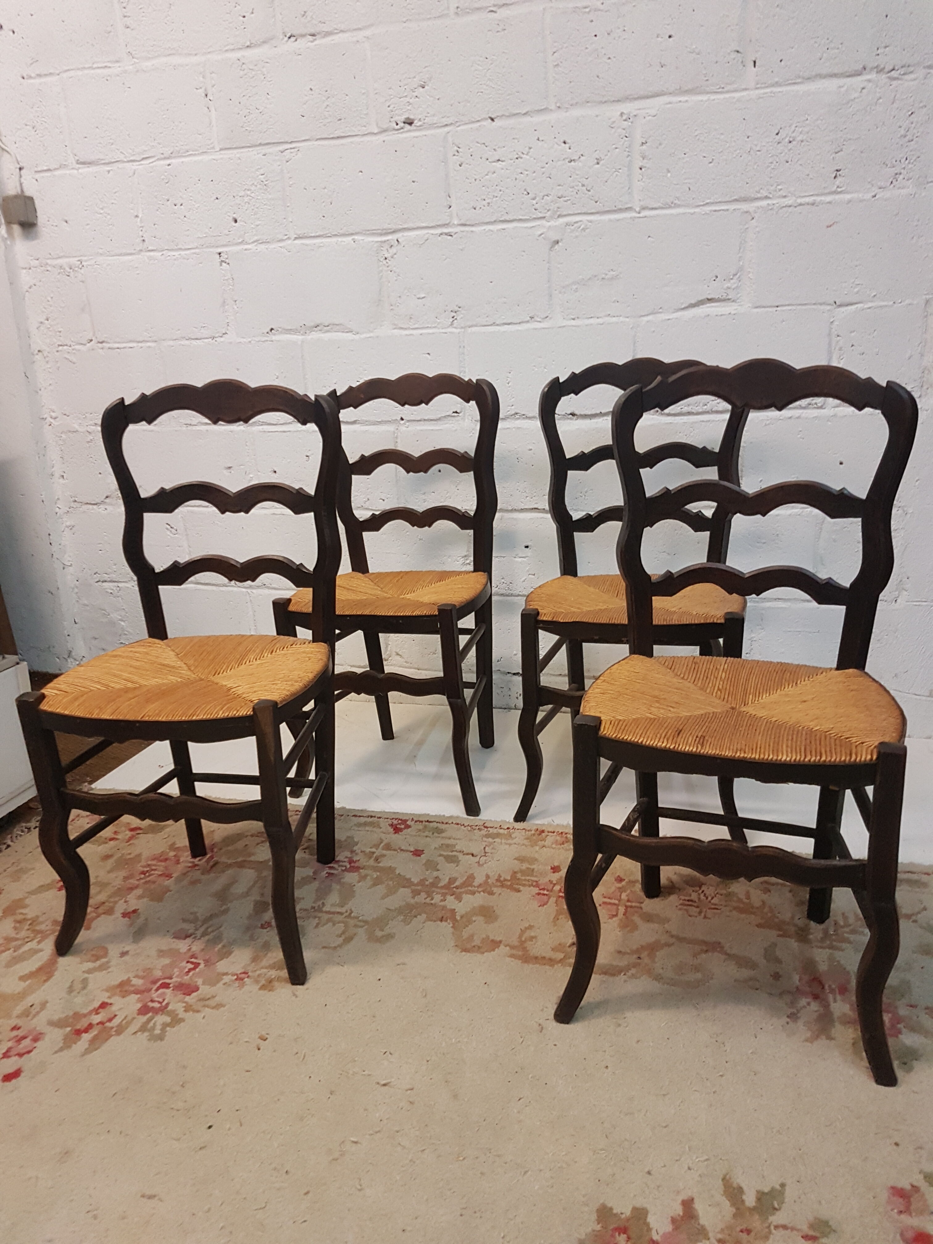 Series of 4 chairs