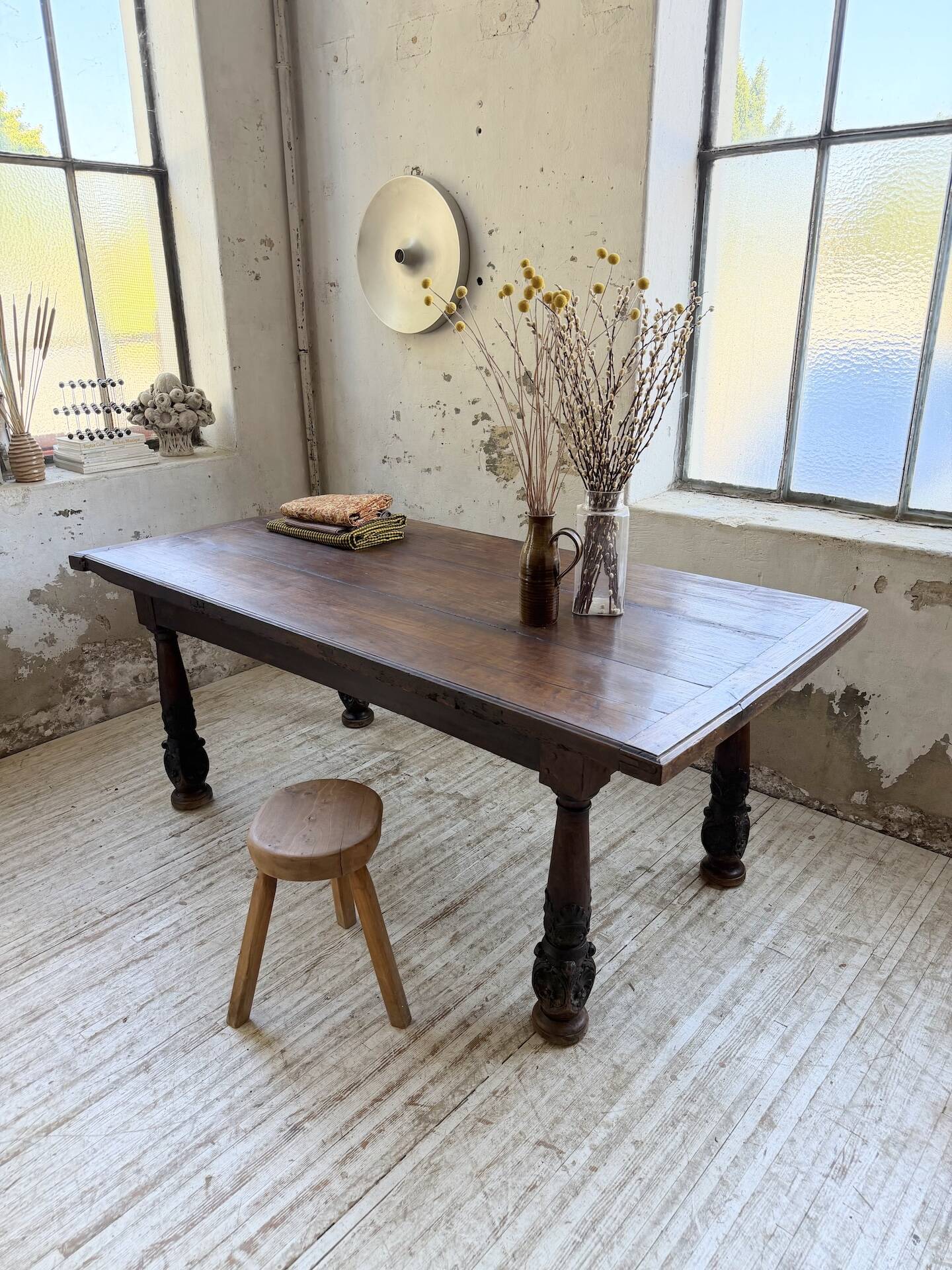 19th-century castle table, carved solid oak, 190cm.