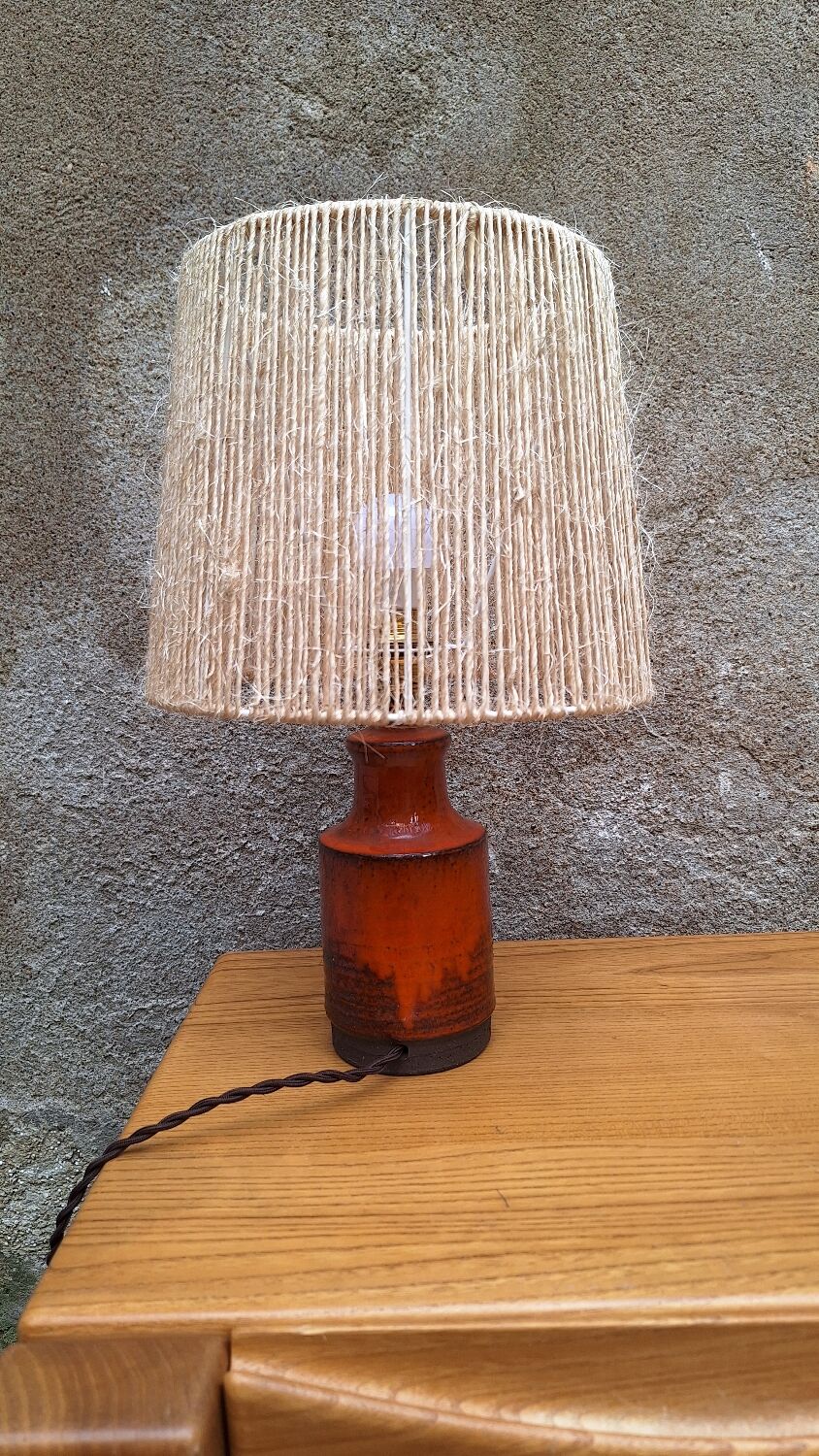 Lampe a poser en céramique signé Belka, Danemark abat jour en corde