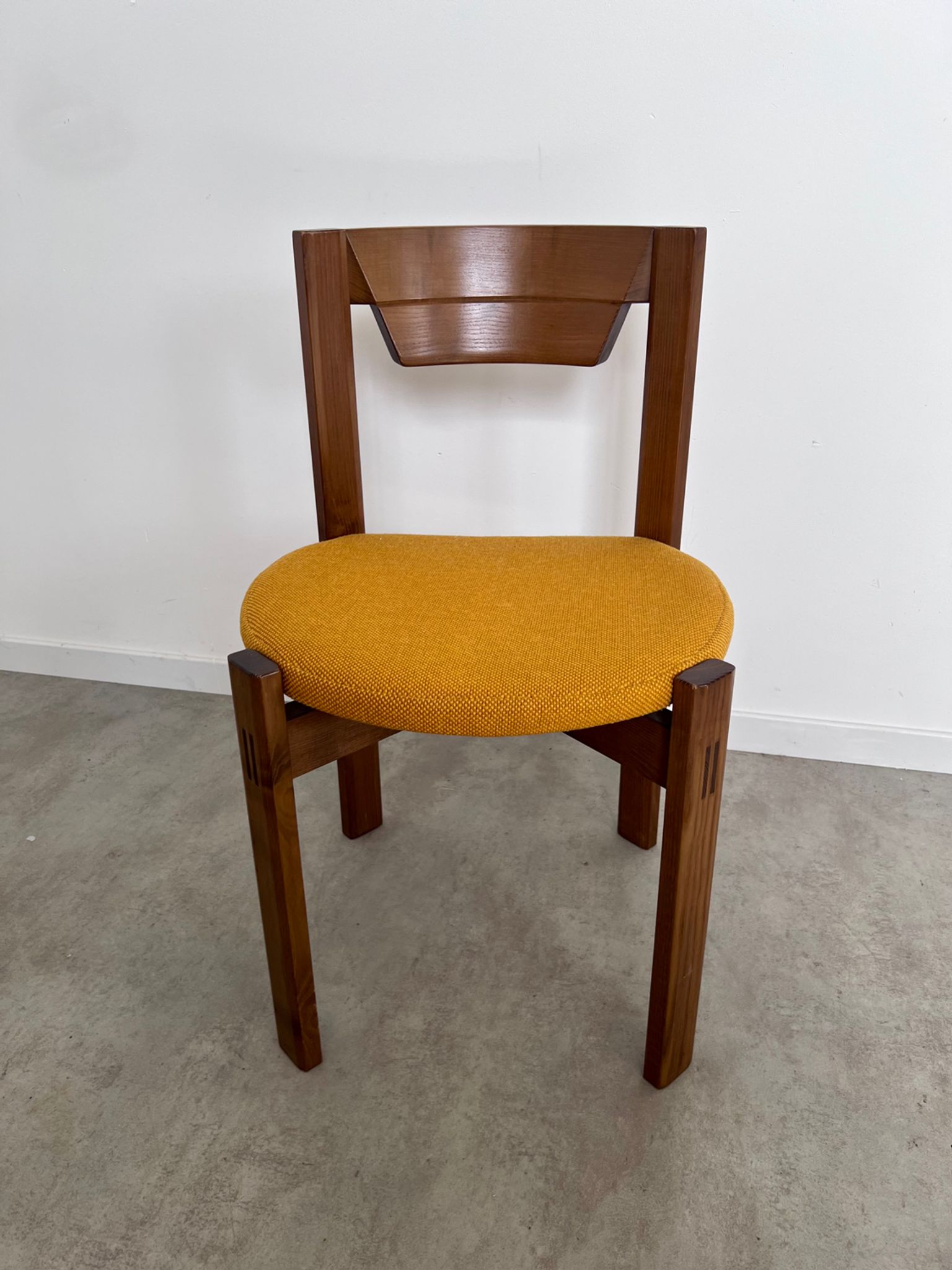 Set of 4 Scandinavian style chairs Girsberger 70s vintage solid wood