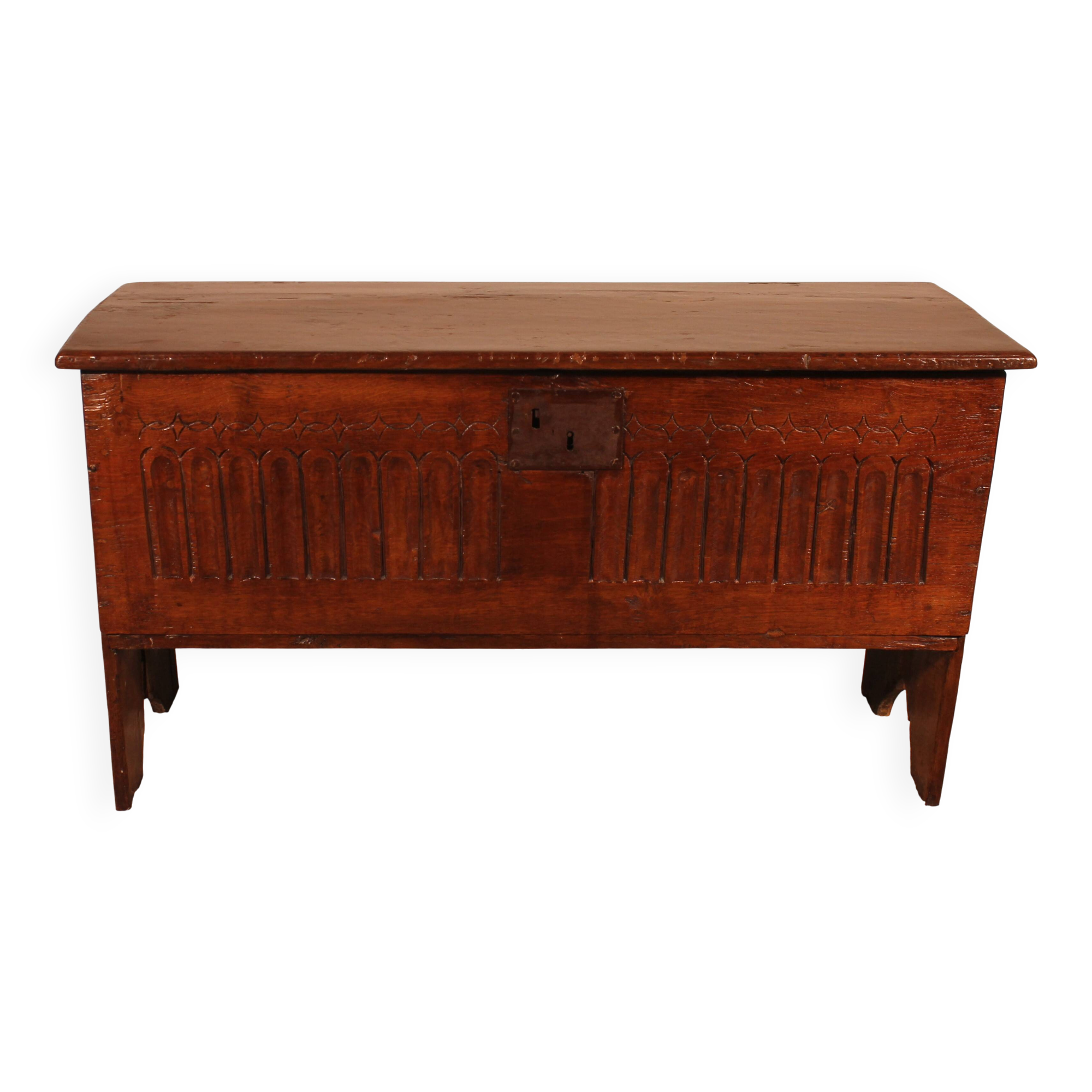 Oak Saber Chest Circa 1600