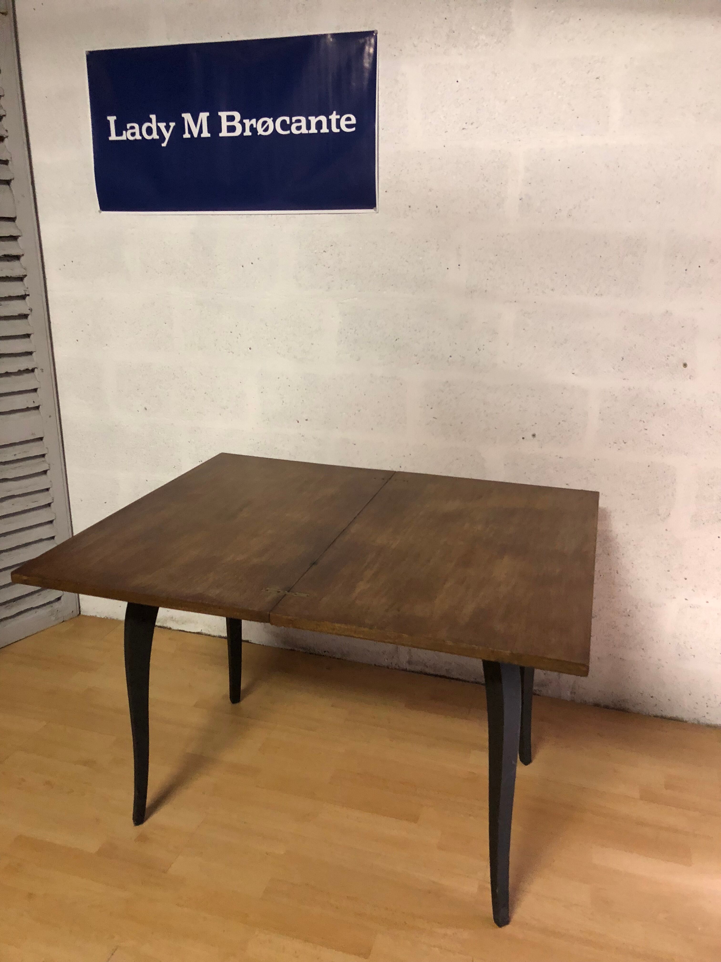 Vintage portfolio table