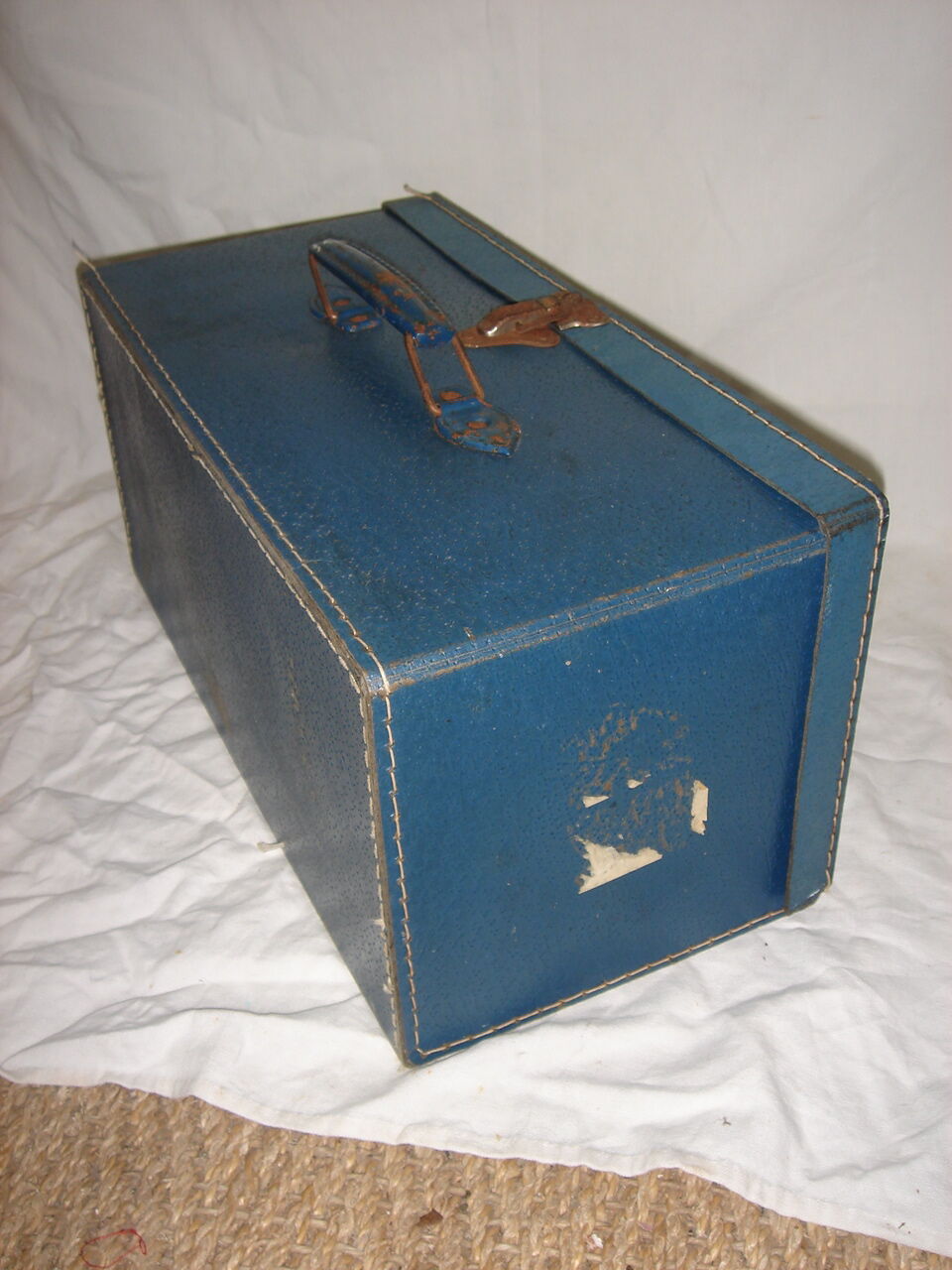 Suitcase in Cadillac sewn cardboard, early 20th