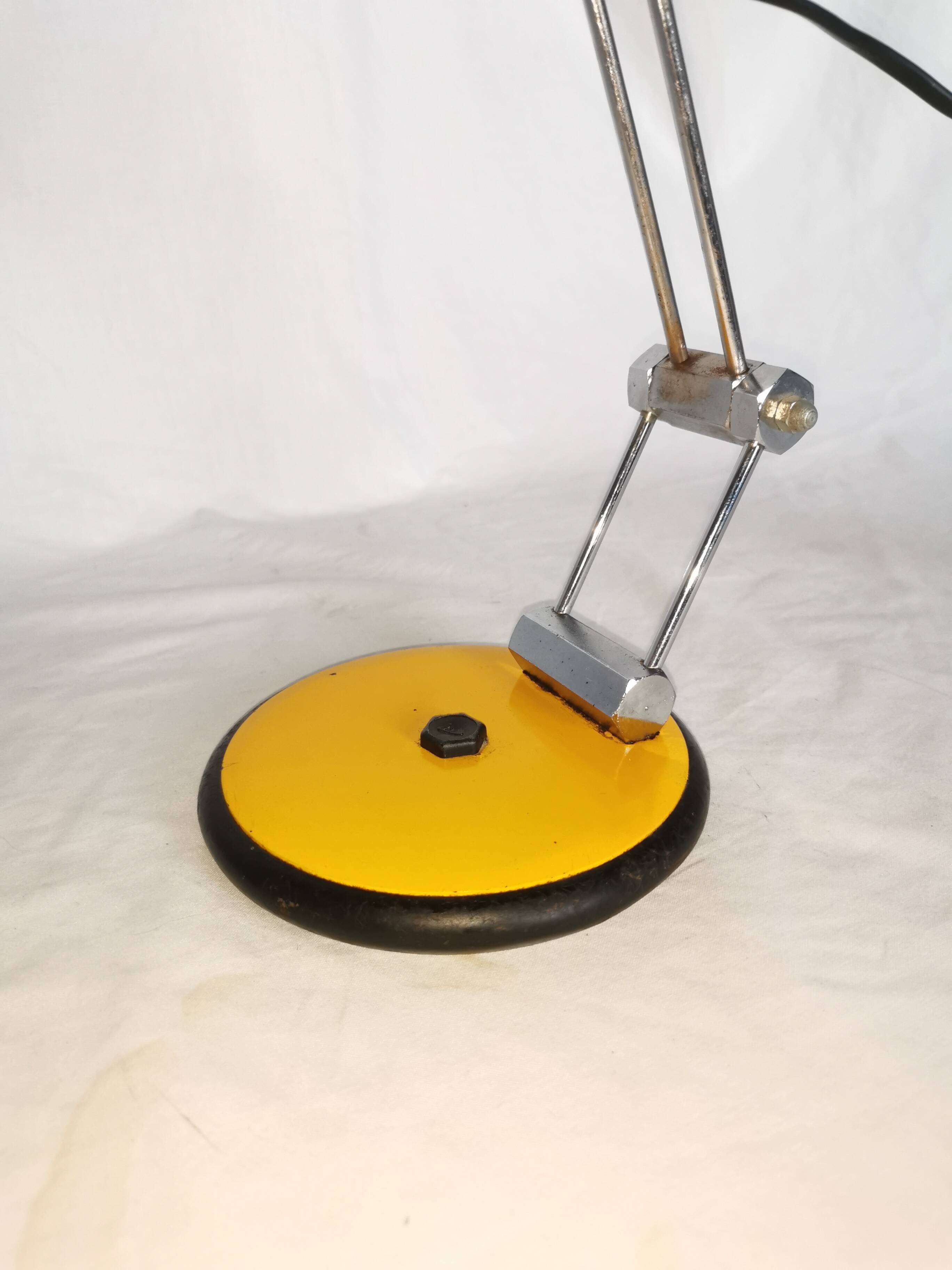 Articulated lamp in lacquered steel, Aluminor, France, 1980.