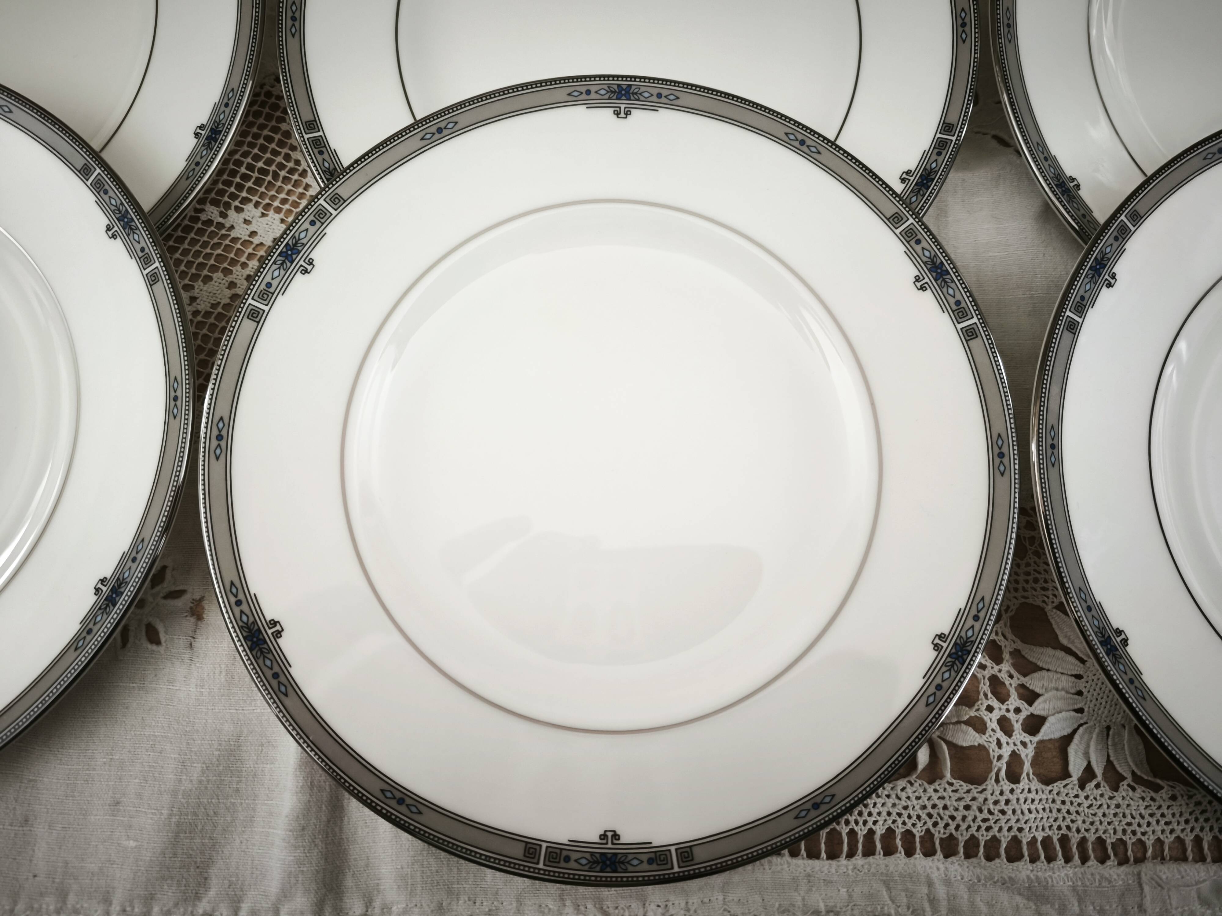 Set of 12 dessert plates English porcelain Wedgwood model Amherst