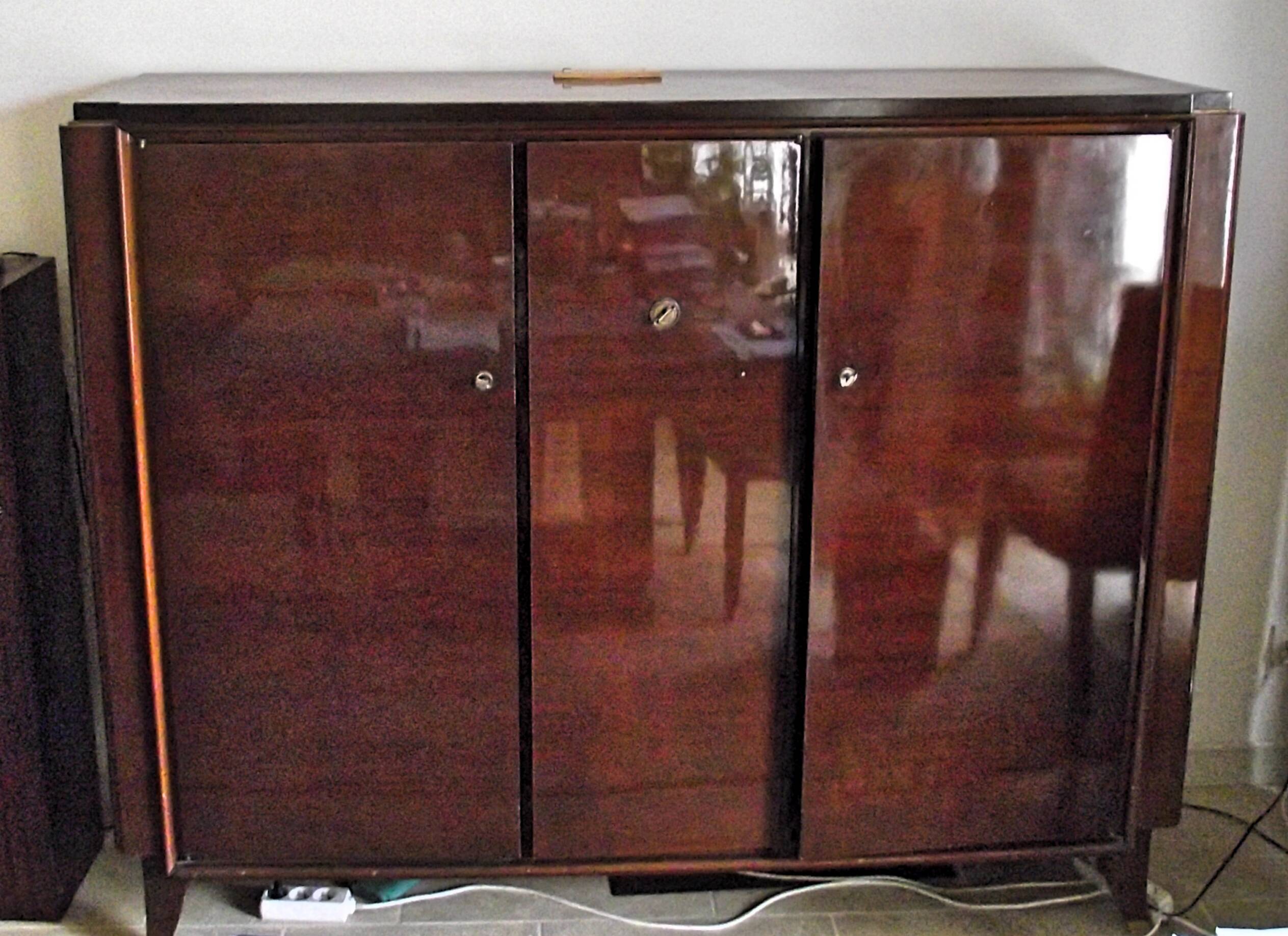 Armoire d'époque Art Deco plaqué palissandre laqué marron foncé