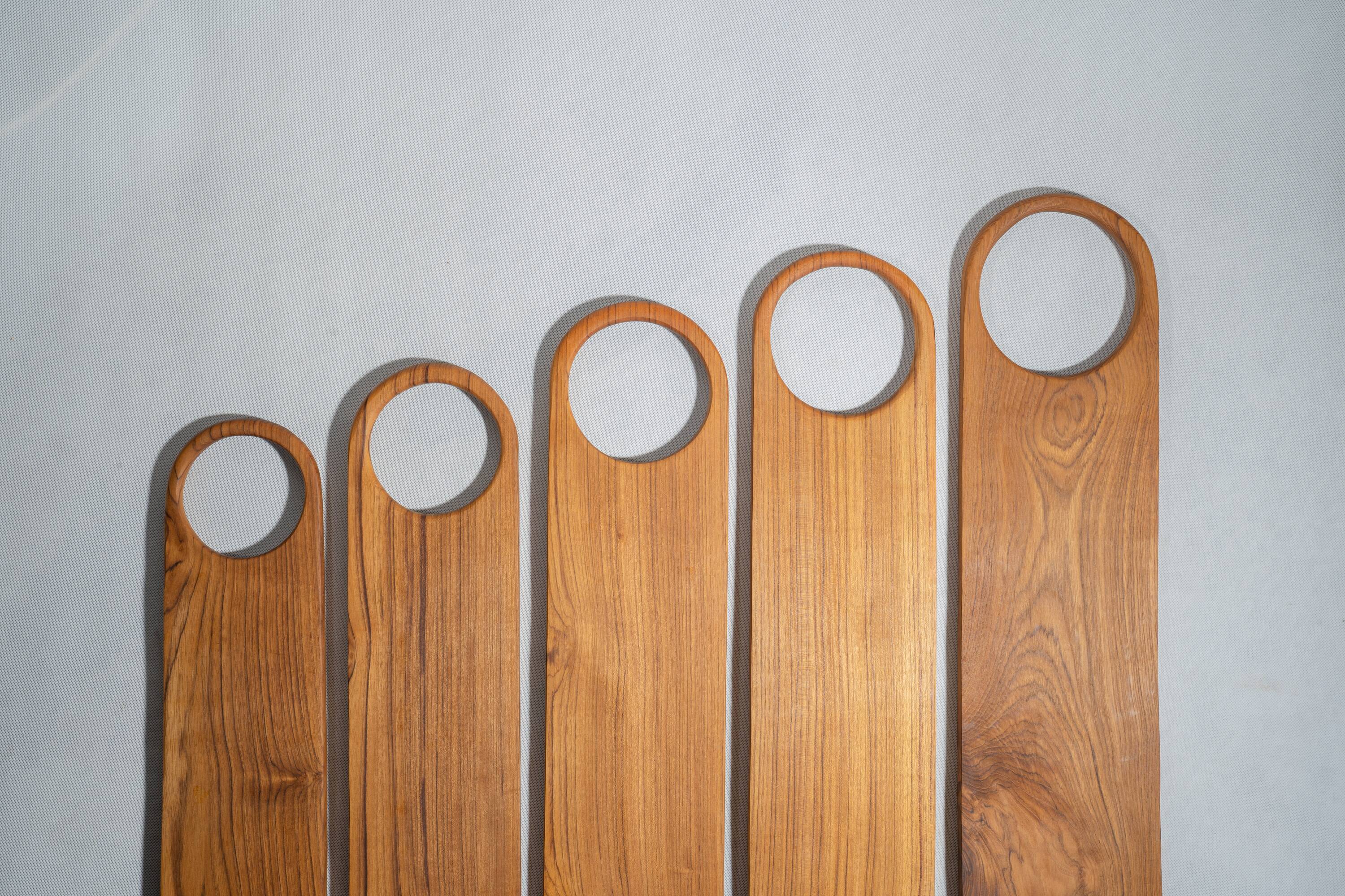 Cutting or presentation board of monoxyl teak with handle (T1)