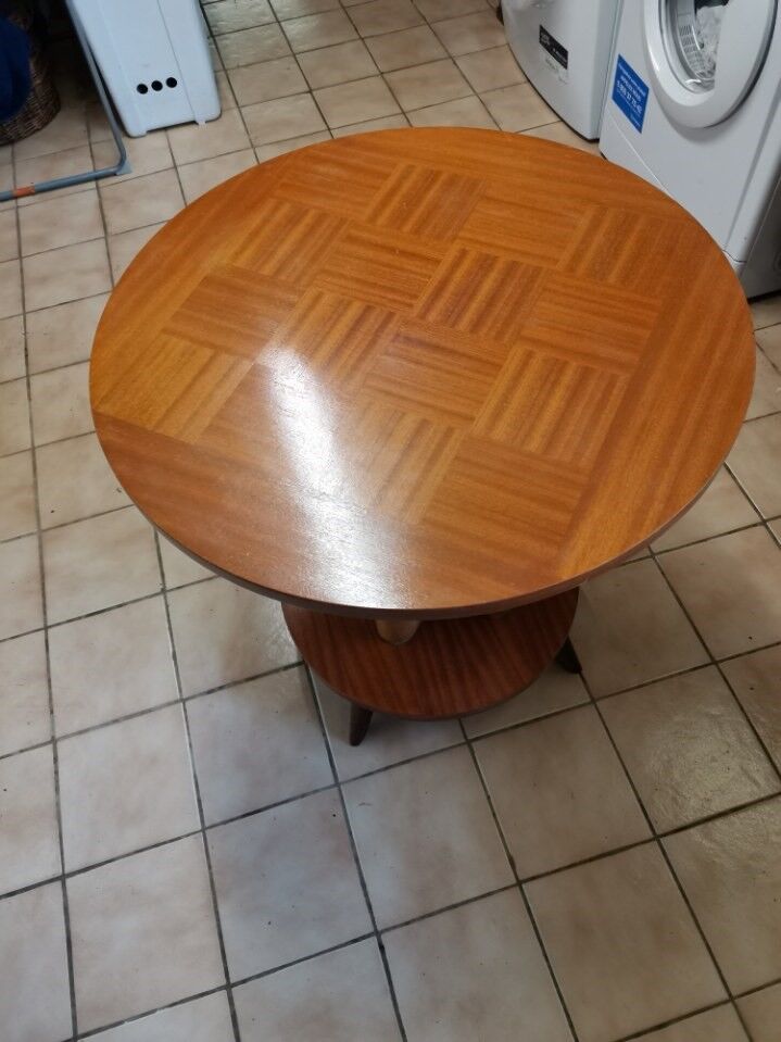 Healing in oak veneer 70 years