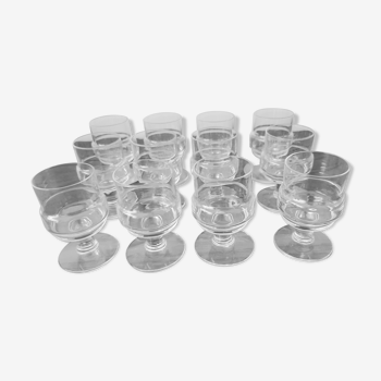 12 verres à liqueur